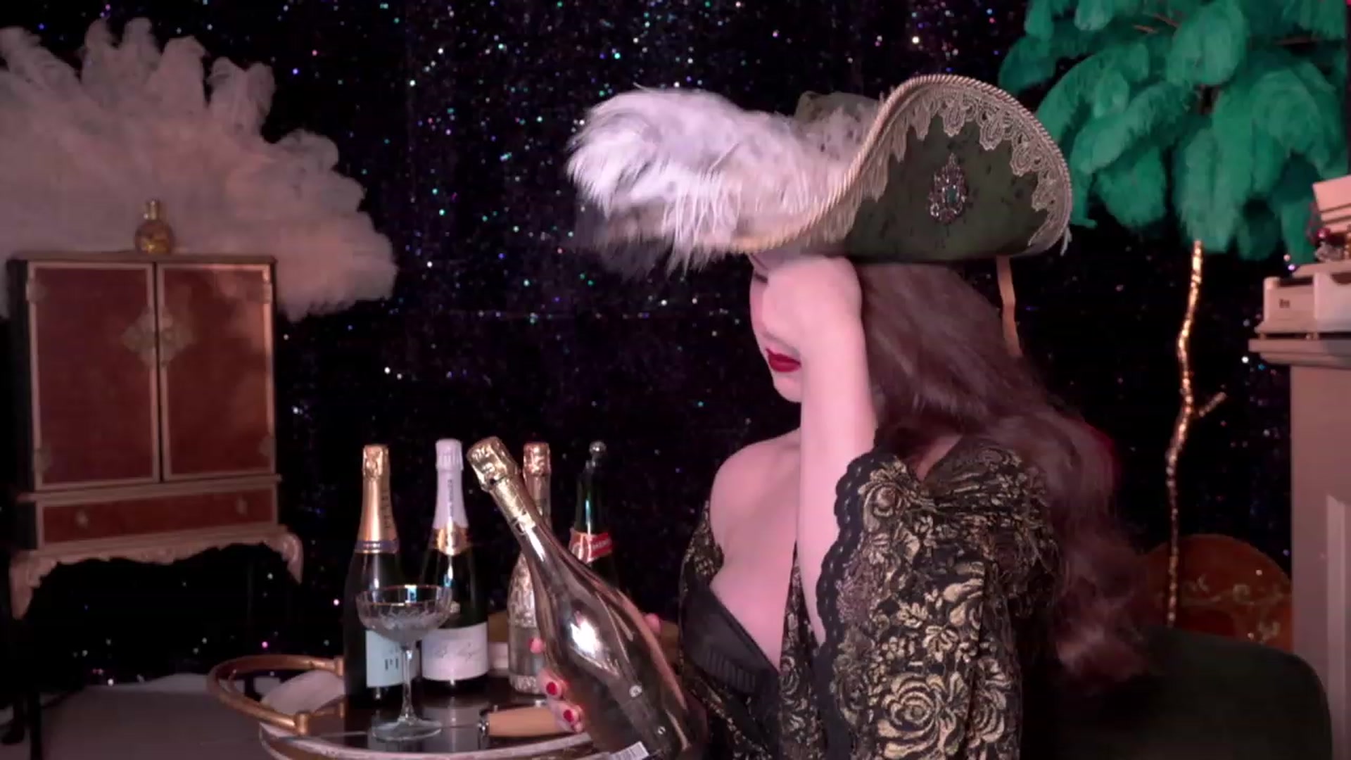 Gallery image thumbnail from AgentTease's myfreecams stream on, 12/24/2022, 02:52 image 5 of 20