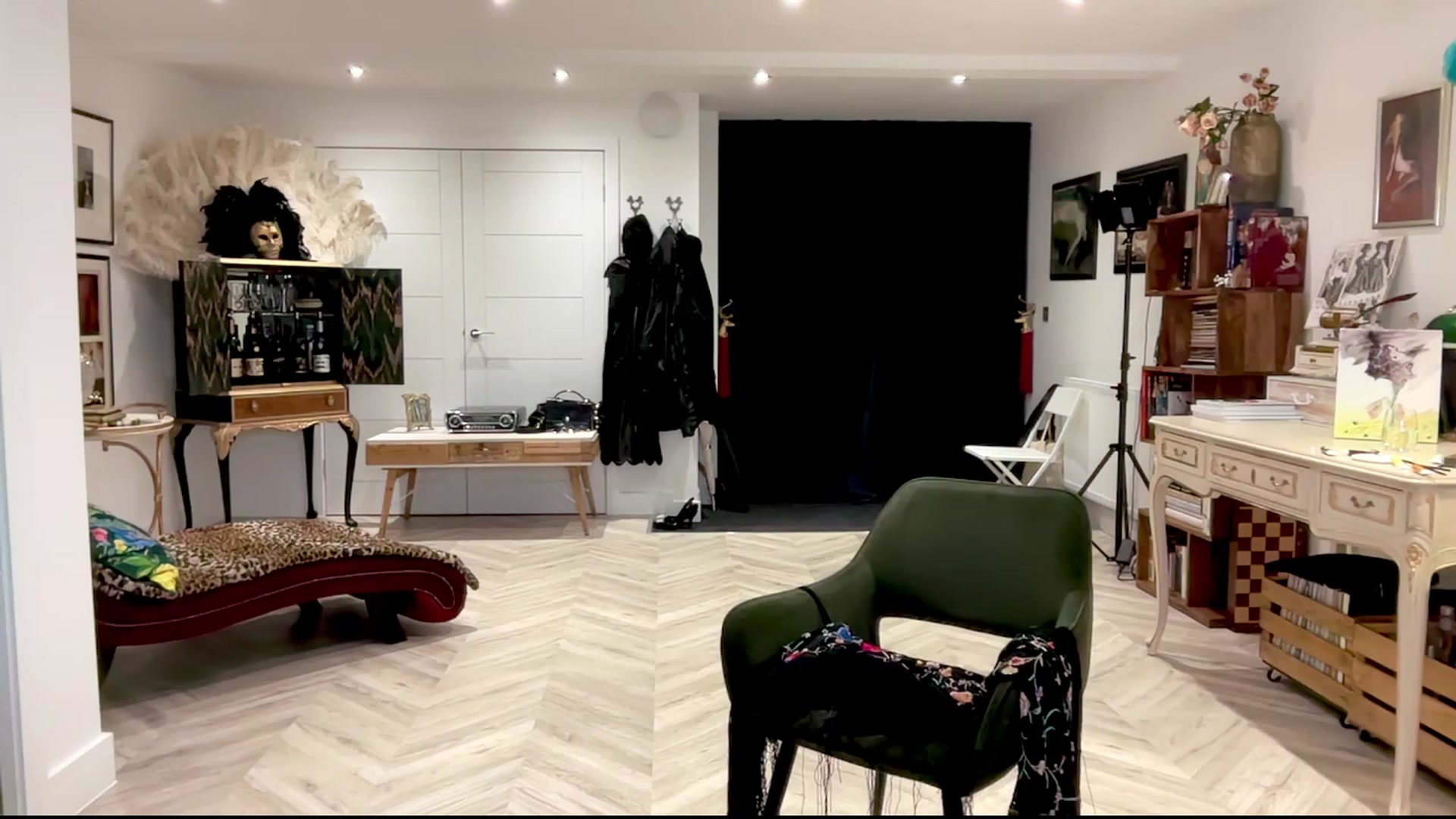 Gallery image thumbnail from AgentTease's myfreecams stream on, 02/03/2024, 02:11 image 7 of 20