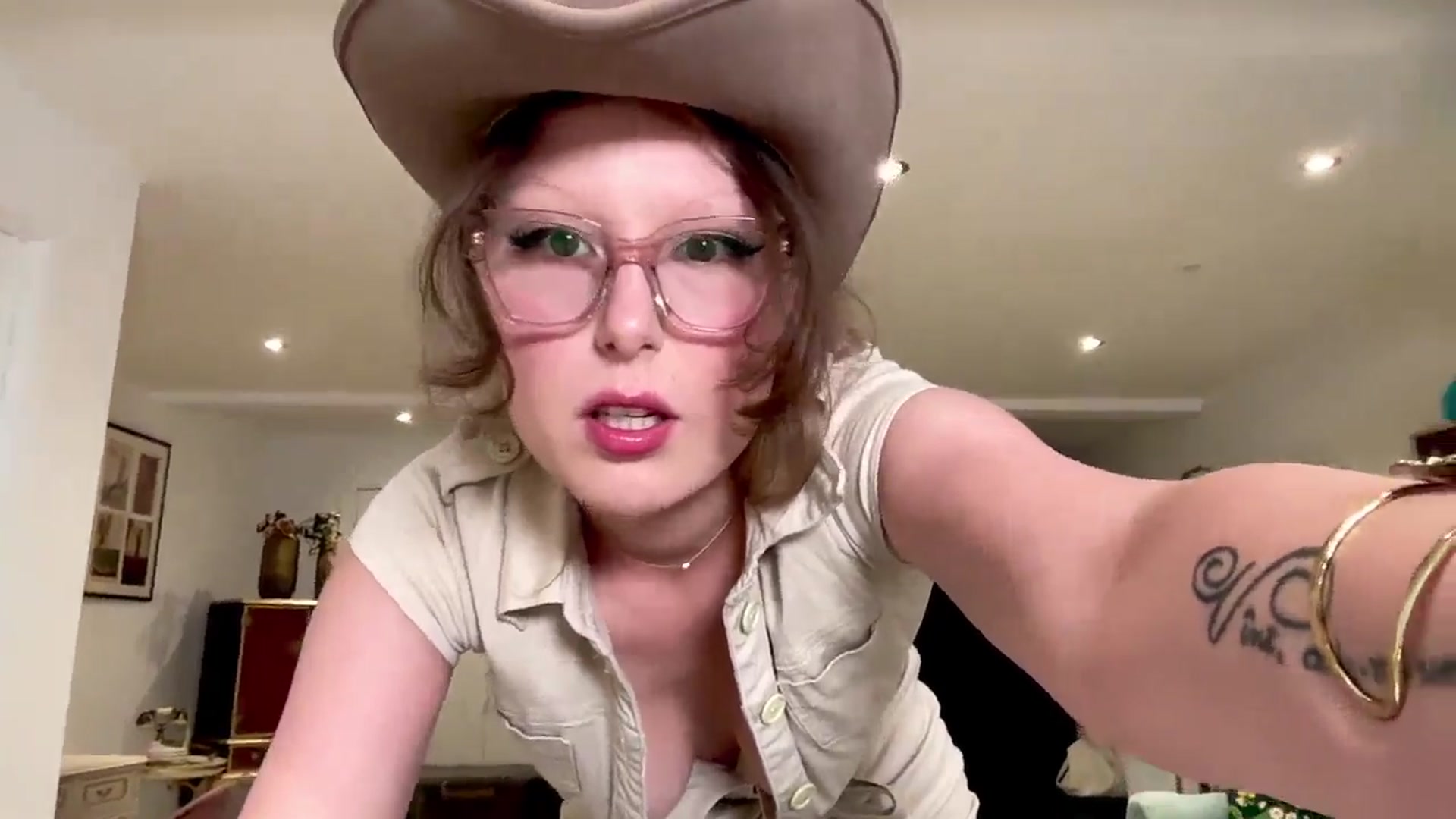 Gallery image thumbnail from AgentTease's myfreecams stream on, 07/20/2024, 03:34 image 10 of 20