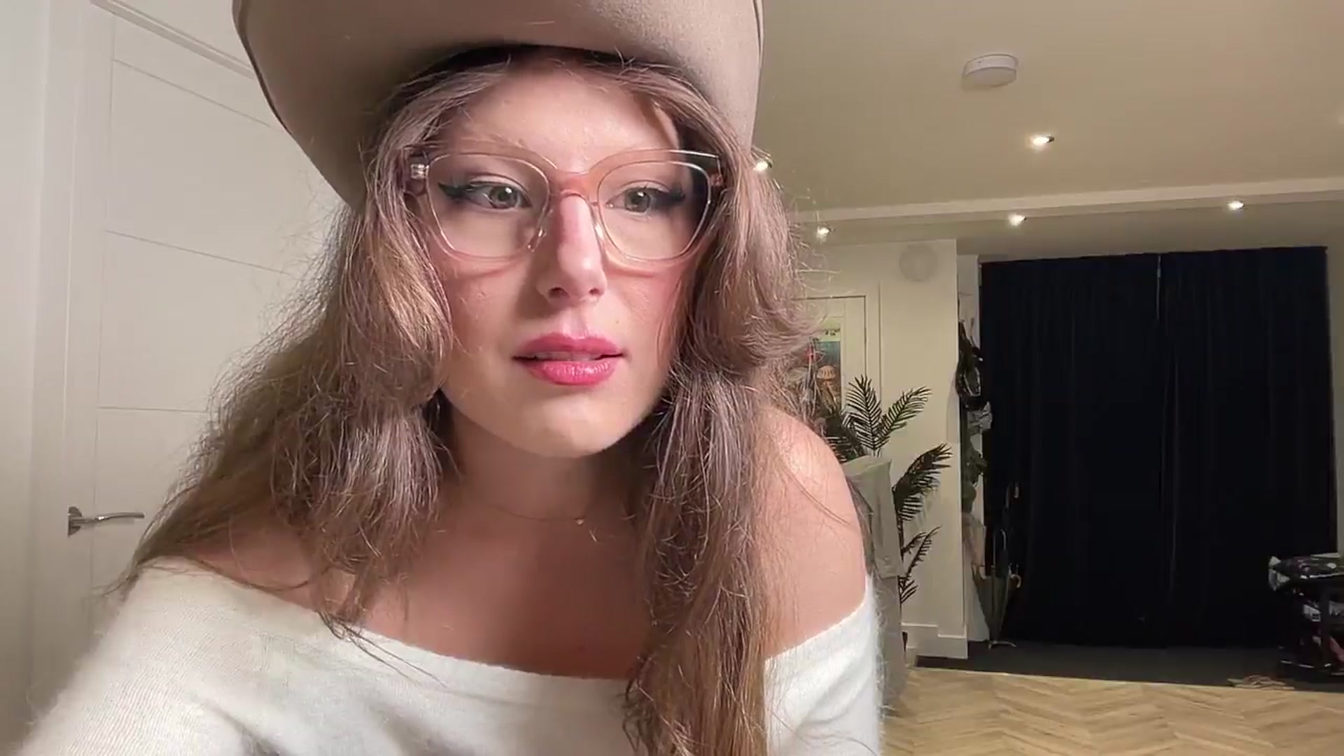 Gallery image thumbnail from AgentTease's myfreecams stream on, 07/21/2024, 03:11 image 19 of 20