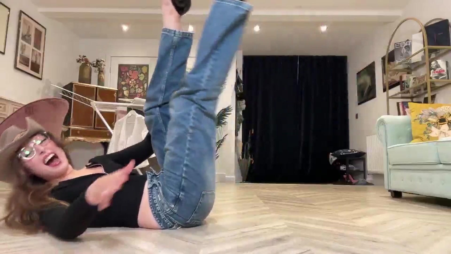 Gallery image thumbnail from AgentTease's myfreecams stream on, 07/21/2024, 03:11 image 15 of 20