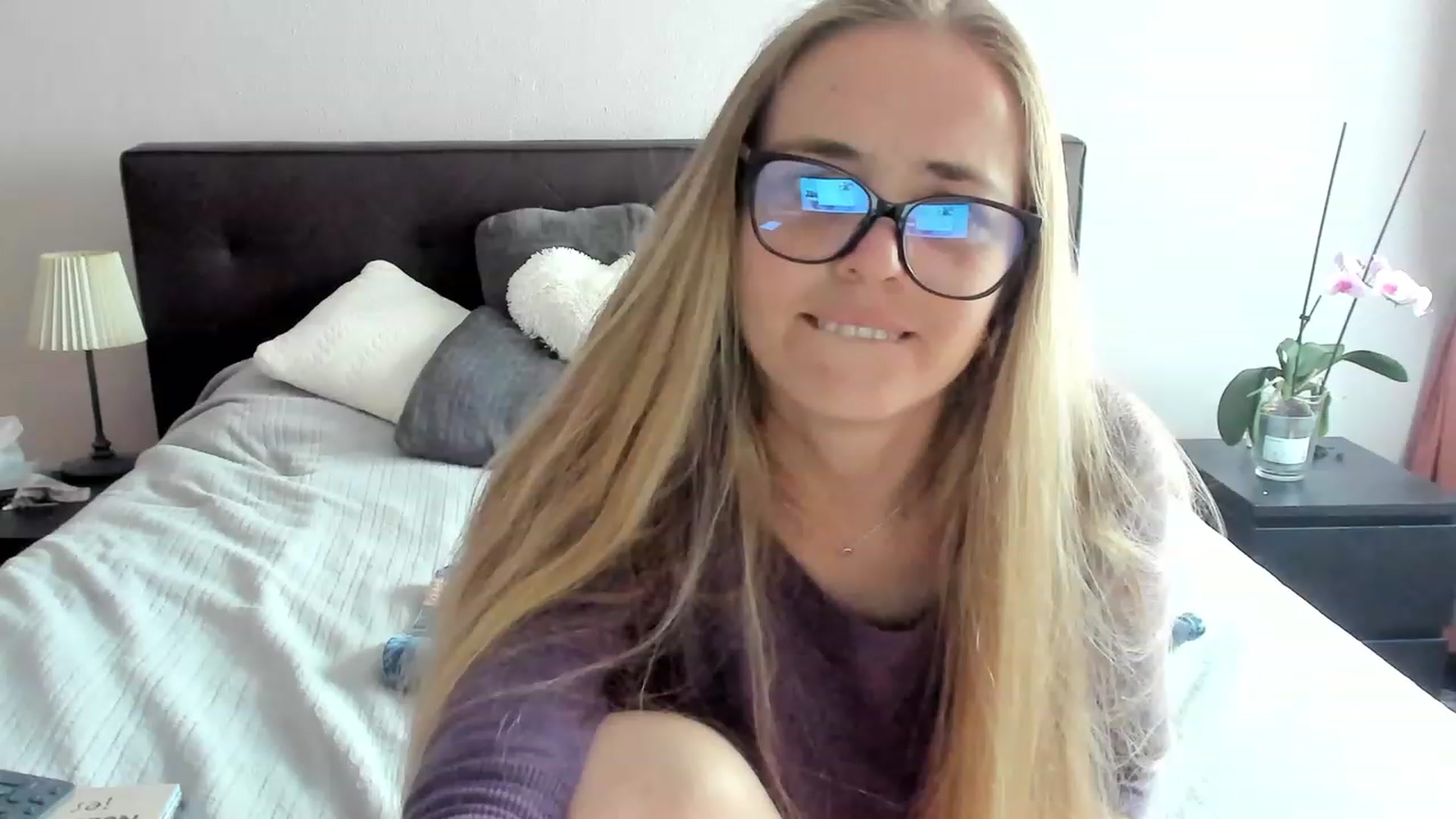 Gallery image thumbnail from Agent_Mia's myfreecams stream on, 05/21/2023, 15:02 image 13 of 20