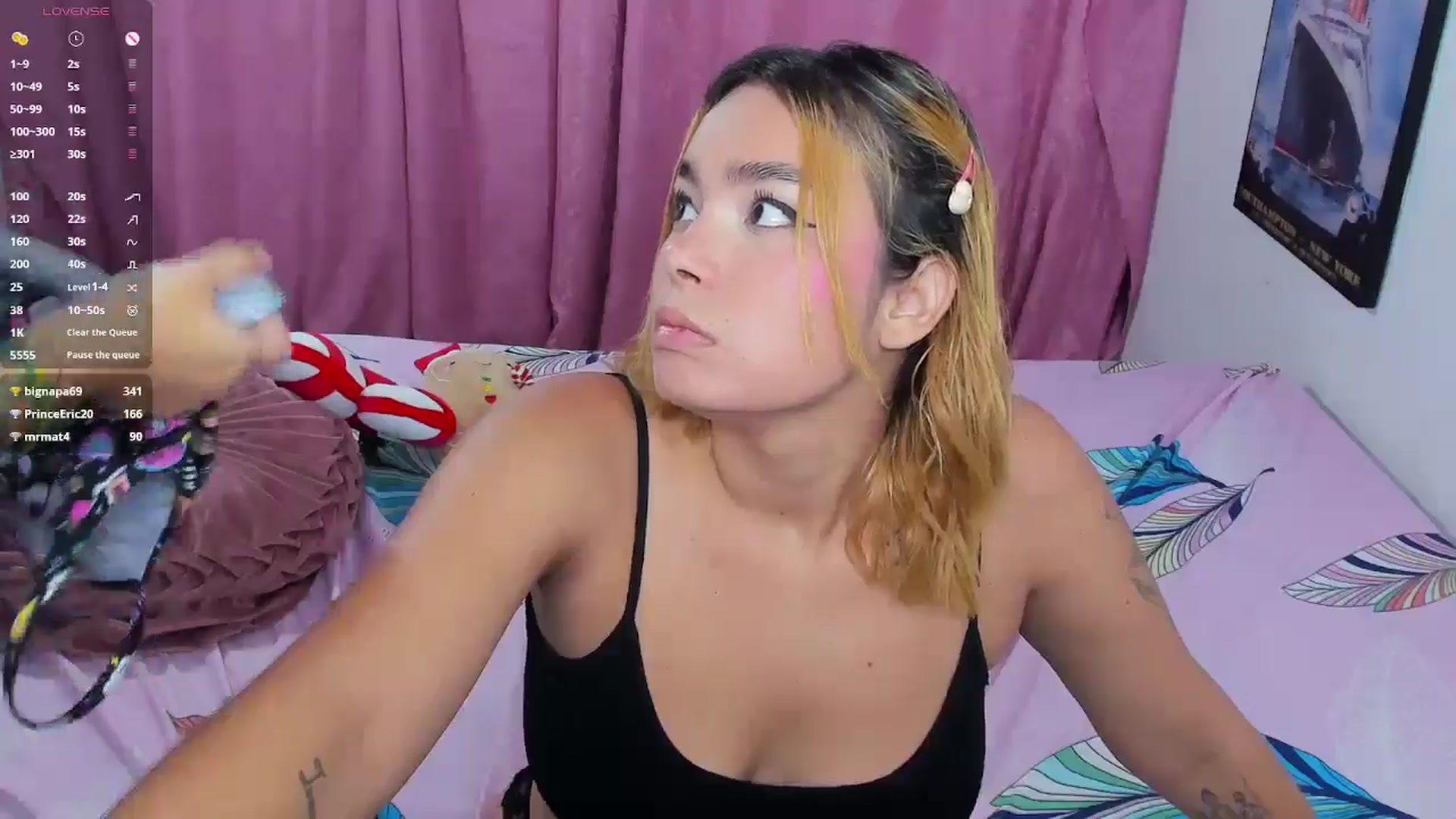 Gallery image thumbnail from Agoodtime2X's myfreecams stream on, 12/22/2024, 24:36 image 8 of 20