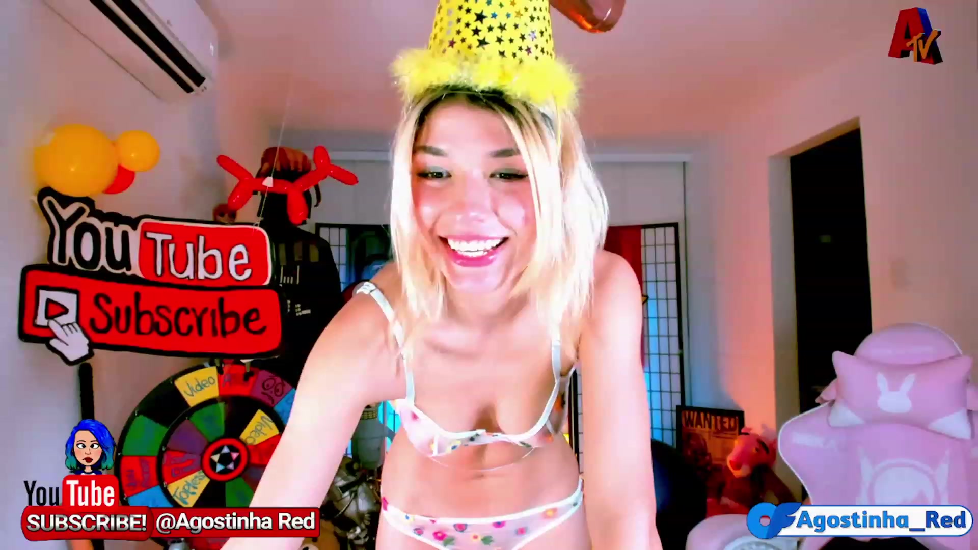 Gallery image thumbnail from Agostinha_Red's myfreecams stream on, 11/16/2022, 02:02 image 10 of 20