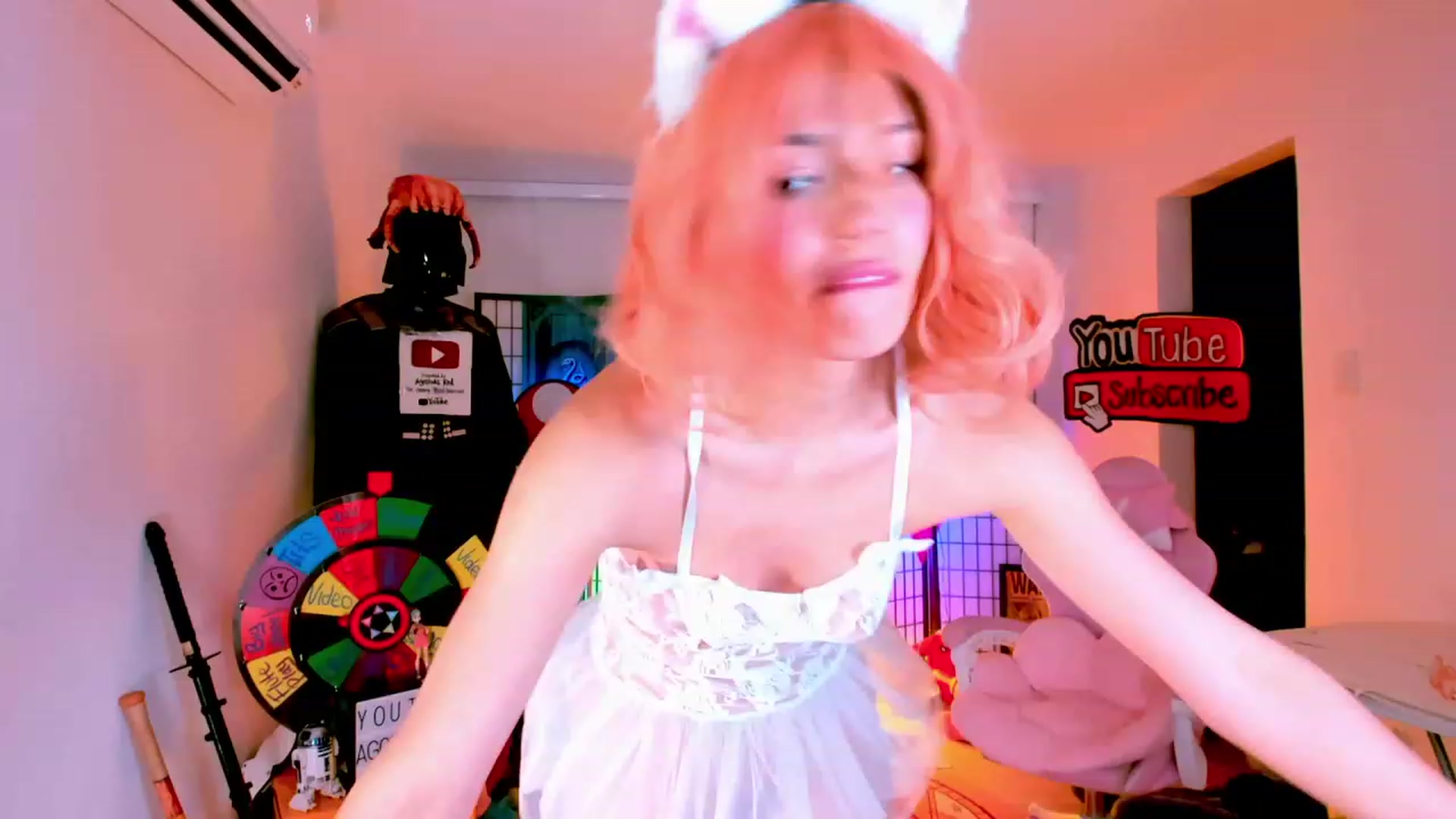 Gallery image thumbnail from Agostinha_Red's myfreecams stream on, 12/04/2022, 01:58 image 10 of 20