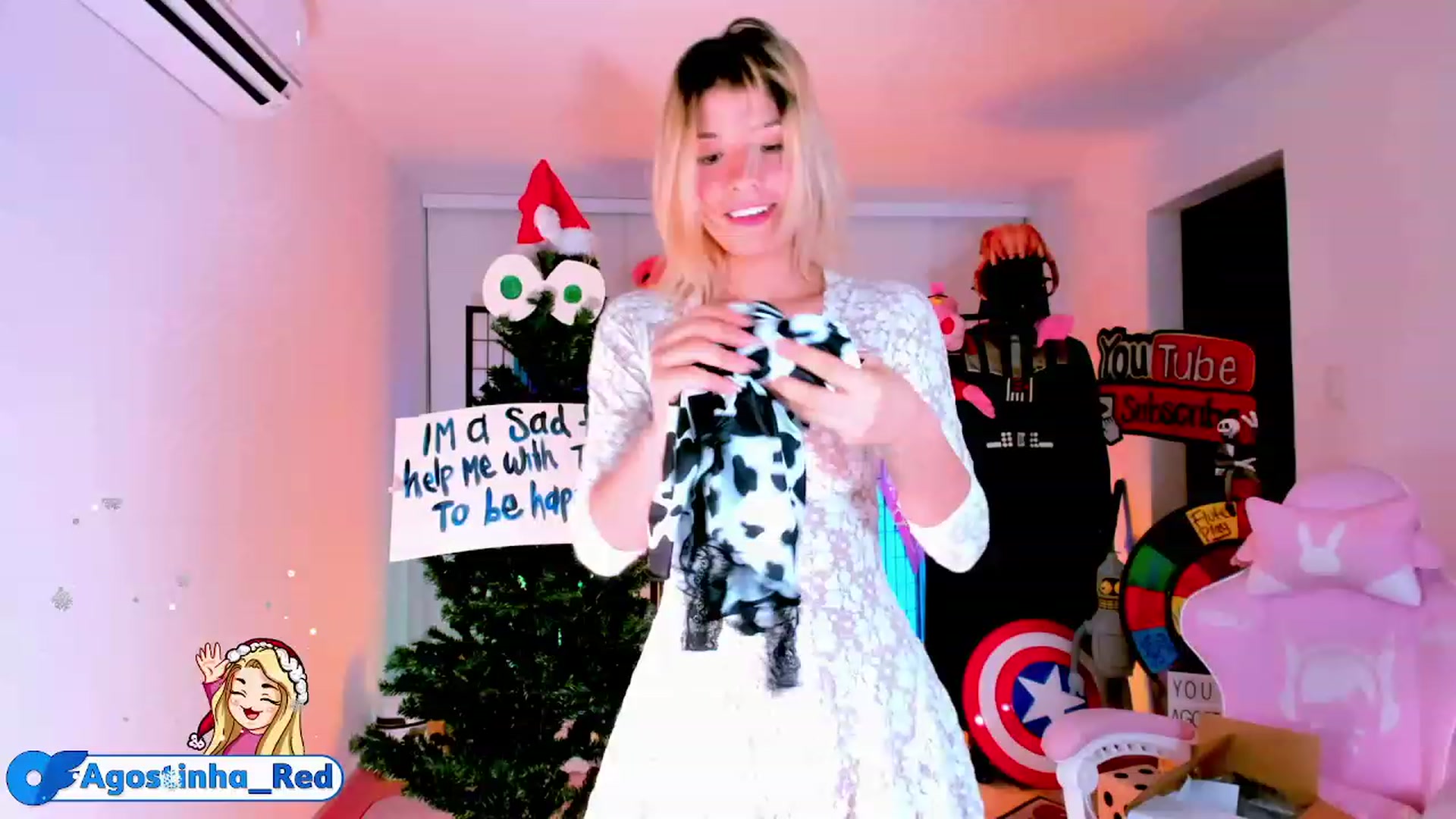 Gallery image thumbnail from Agostinha_Red's myfreecams stream on, 12/09/2022, 02:47 image 4 of 20