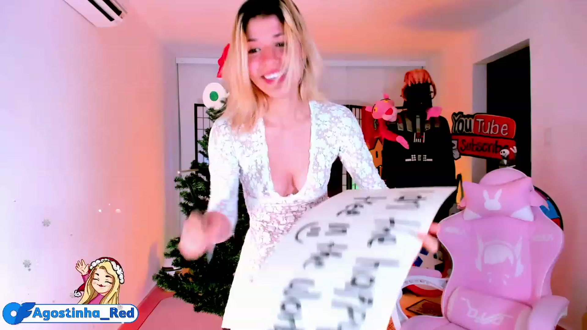 Gallery image thumbnail from Agostinha_Red's myfreecams stream on, 12/09/2022, 02:55 image 17 of 20