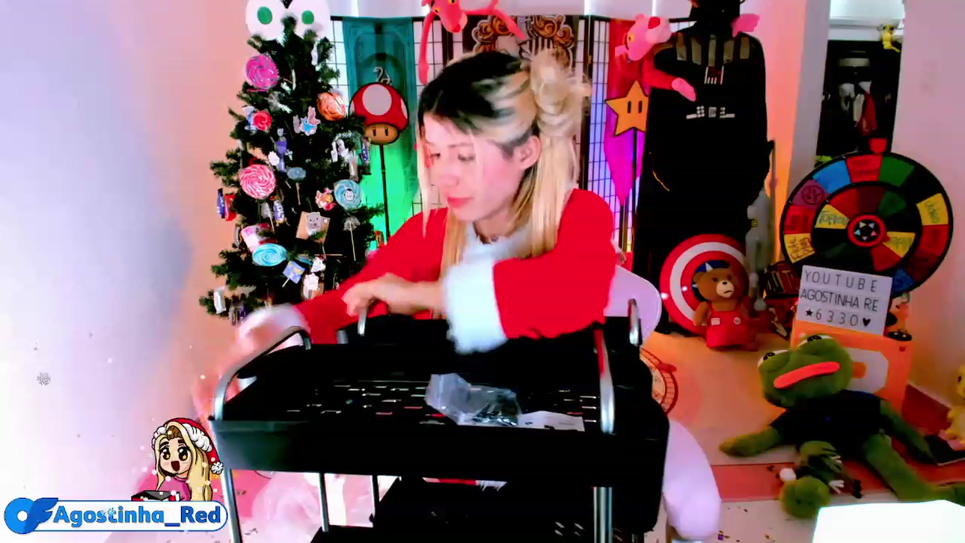 Gallery image thumbnail from Agostinha_Red's myfreecams stream on, 12/24/2022, 17:04 image 19 of 20