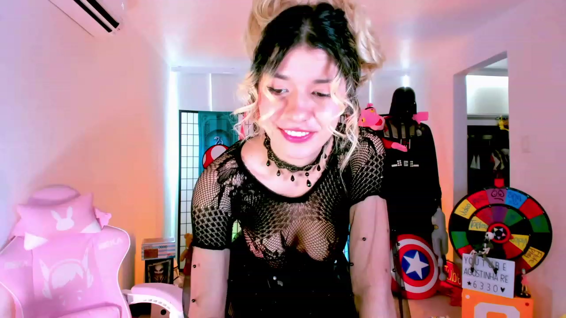 Gallery image thumbnail from Agostinha_Red's myfreecams stream on, 01/18/2023, 16:27 image 2 of 20