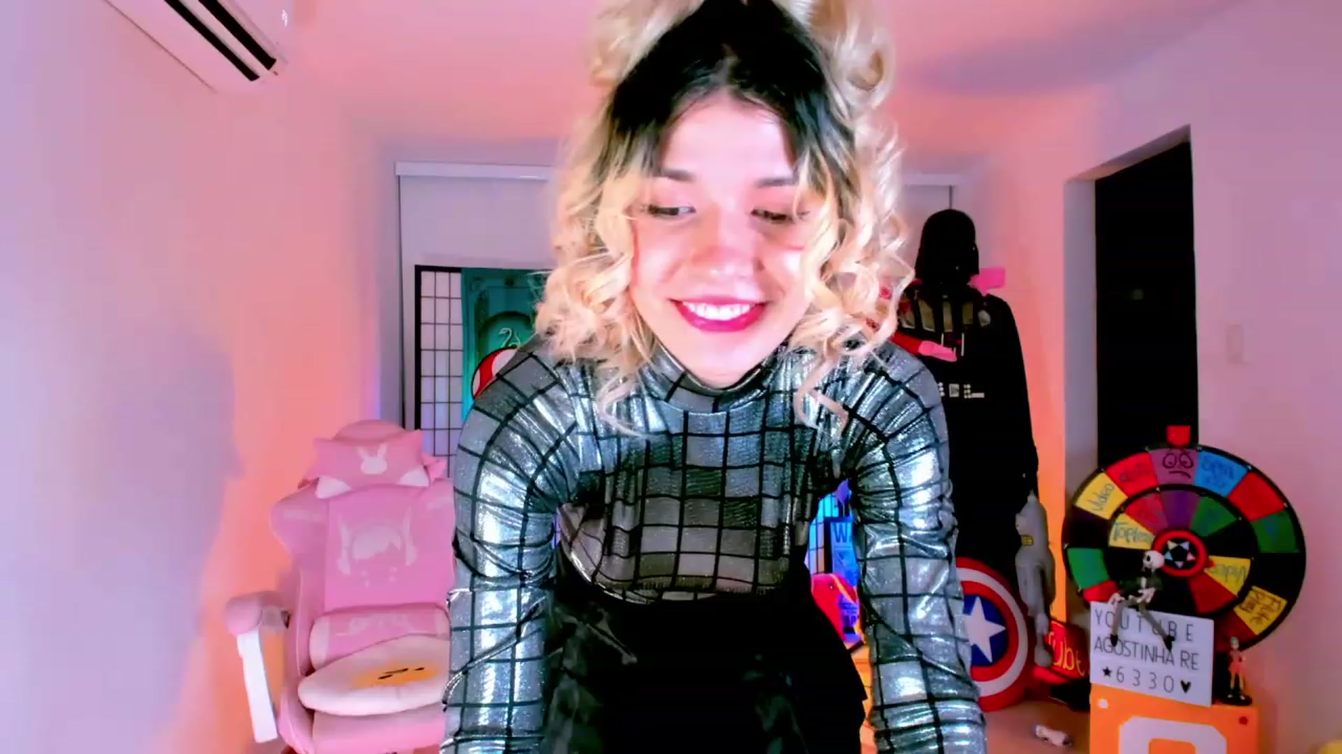 Gallery image thumbnail from Agostinha_Red's myfreecams stream on, 01/19/2023, 01:43 image 7 of 20