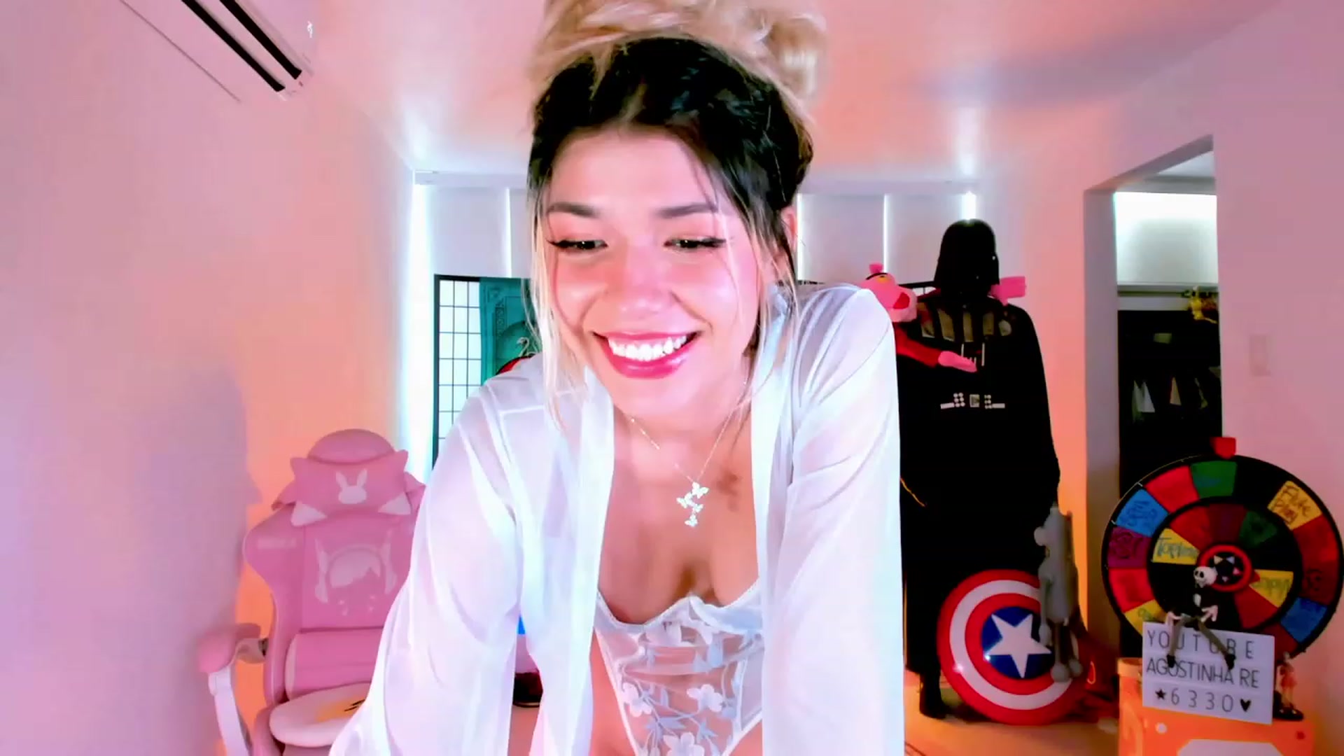 Gallery image thumbnail from Agostinha_Red's myfreecams stream on, 01/21/2023, 16:57 image 3 of 20