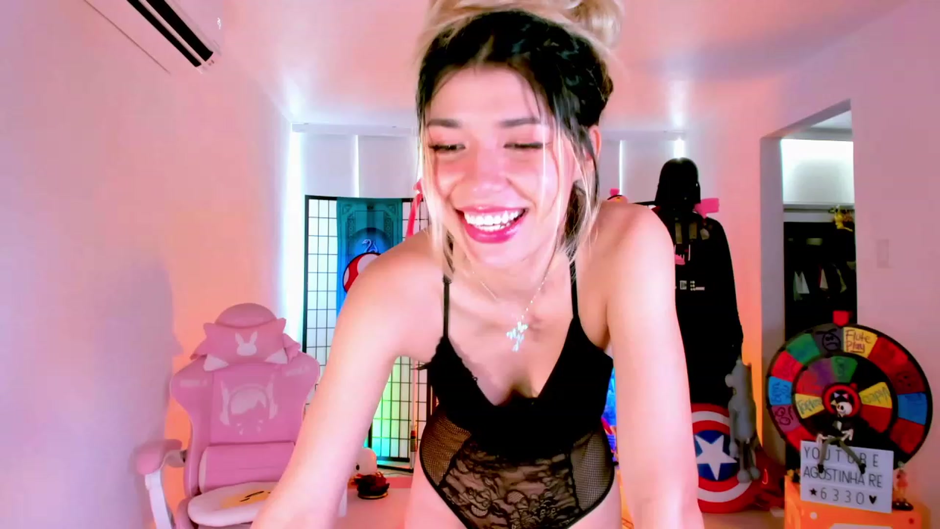 Gallery image thumbnail from Agostinha_Red's myfreecams stream on, 01/21/2023, 16:57 image 8 of 20