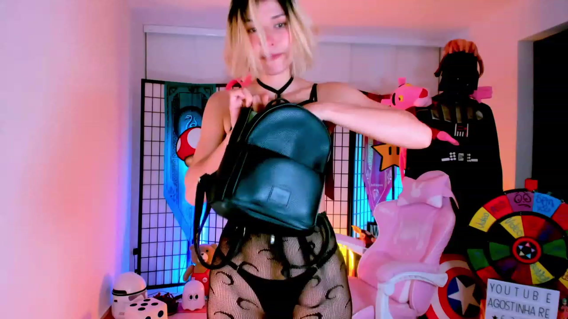 Gallery image thumbnail from Agostinha_Red's myfreecams stream on, 02/14/2023, 24:31 image 18 of 20