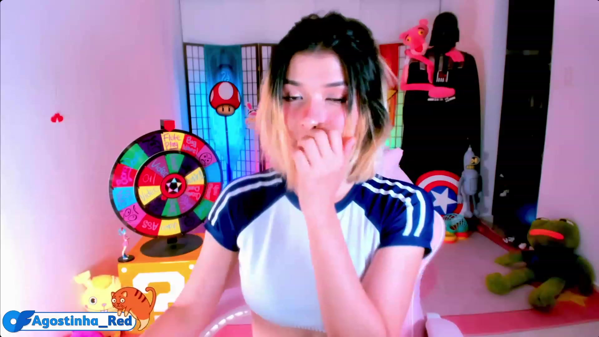 Gallery image thumbnail from Agostinha_Red's myfreecams stream on, 04/20/2023, 24:15 image 17 of 20