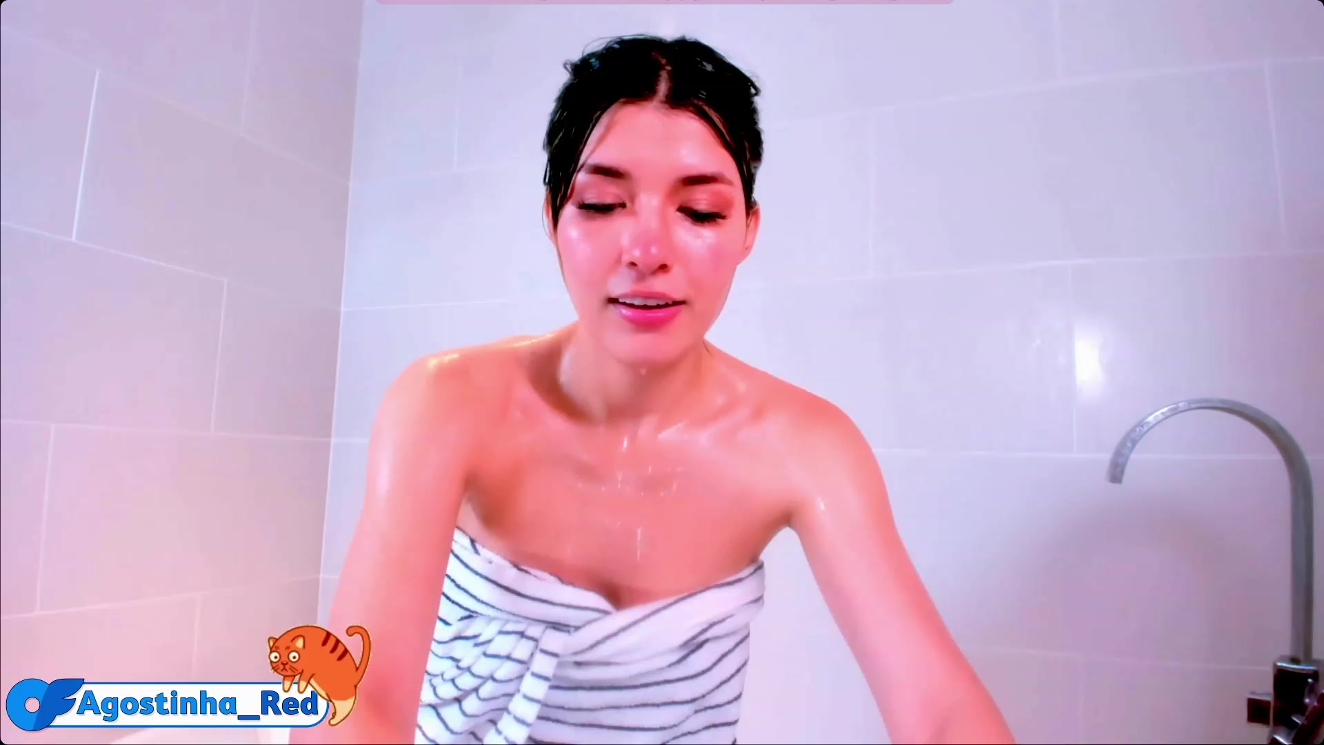 Gallery image thumbnail from Agostinha_Red's myfreecams stream on, 05/07/2023, 16:40 image 19 of 20
