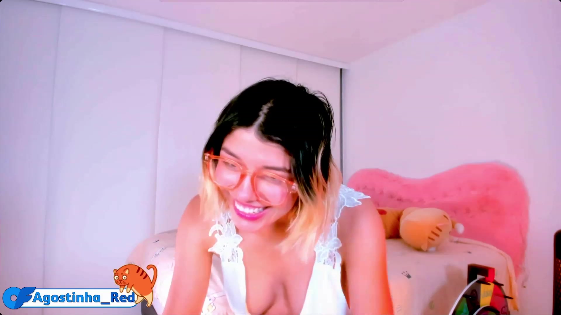 Gallery image thumbnail from Agostinha_Red's myfreecams stream on, 05/12/2023, 01:34 image 13 of 20