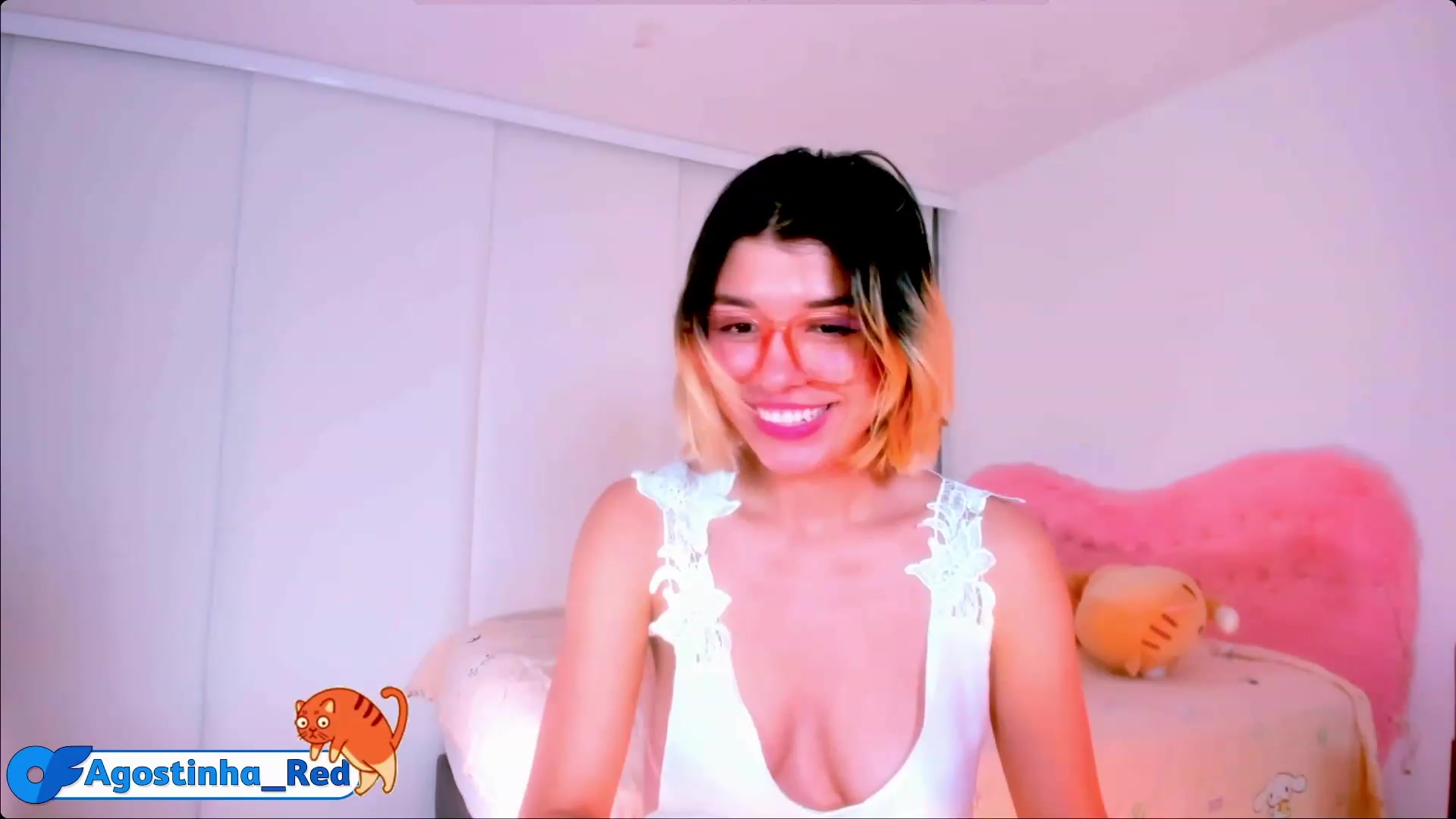Gallery image thumbnail from Agostinha_Red's myfreecams stream on, 05/12/2023, 01:34 image 18 of 20