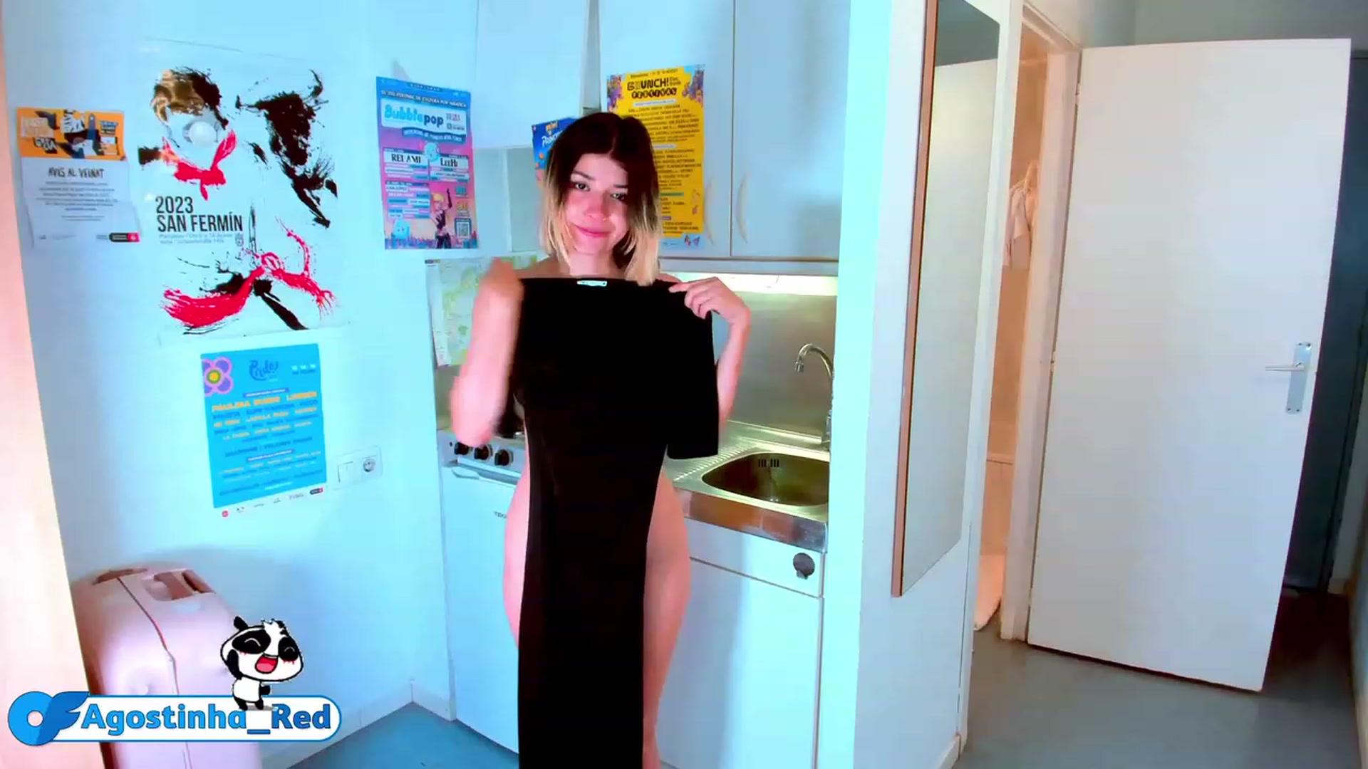 Gallery image thumbnail from Agostinha_Red's myfreecams stream on, 07/21/2023, 23:19 image 13 of 20