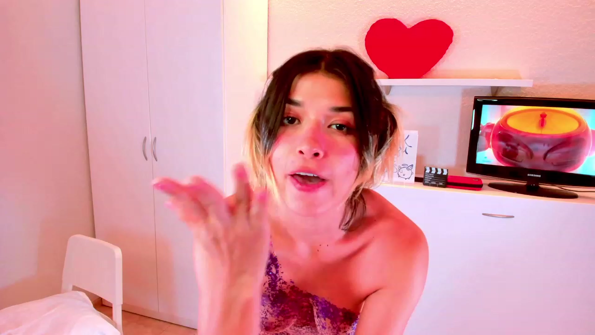 Gallery image thumbnail from Agostinha_Red's myfreecams stream on, 08/10/2023, 02:05 image 6 of 20