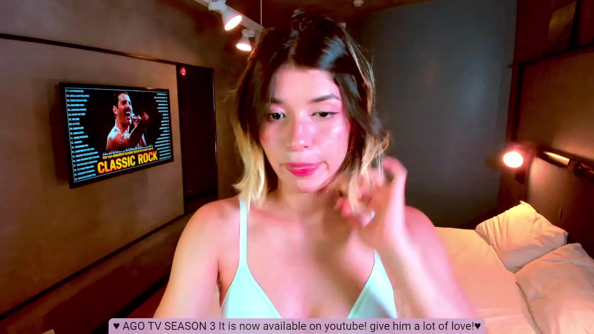 Gallery image thumbnail from Agostinha_Red's myfreecams stream on, 08/12/2023, 24:00 image 3 of 20