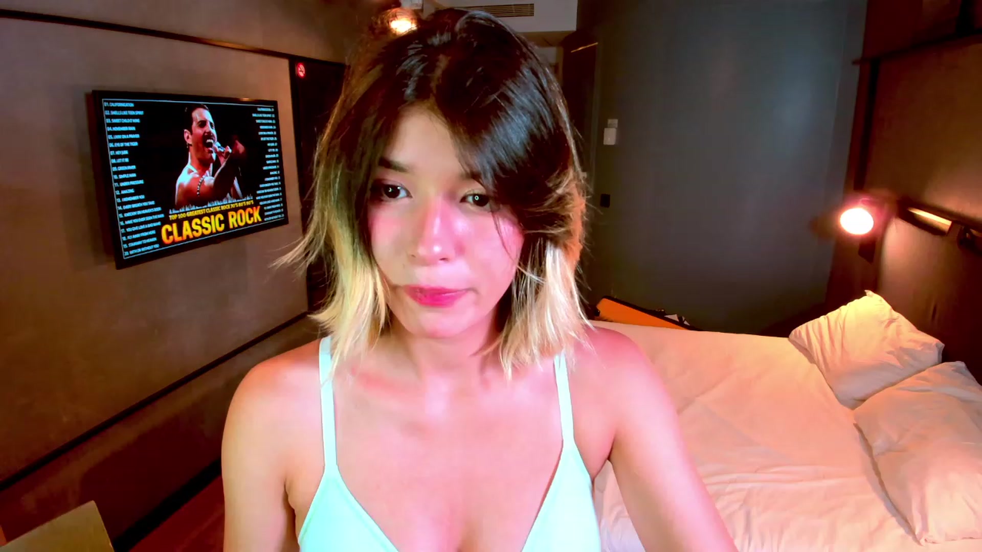Gallery image thumbnail from Agostinha_Red's myfreecams stream on, 08/12/2023, 24:00 image 8 of 20