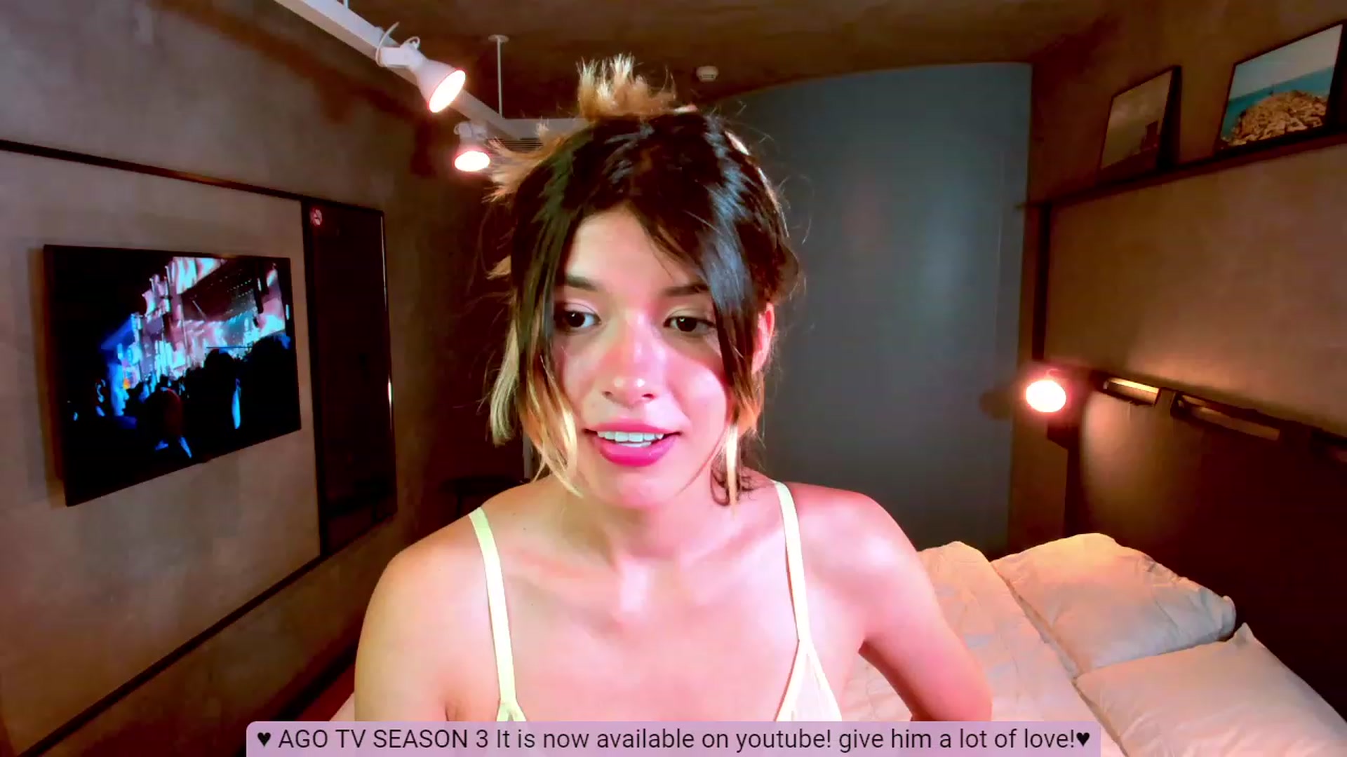 Gallery image thumbnail from Agostinha_Red's myfreecams stream on, 08/14/2023, 24:16 image 10 of 20