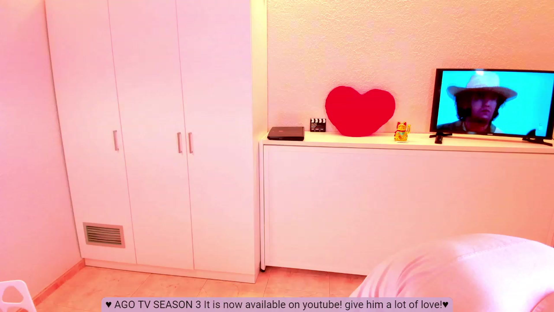 Gallery image thumbnail from Agostinha_Red's myfreecams stream on, 08/17/2023, 23:29 image 14 of 20