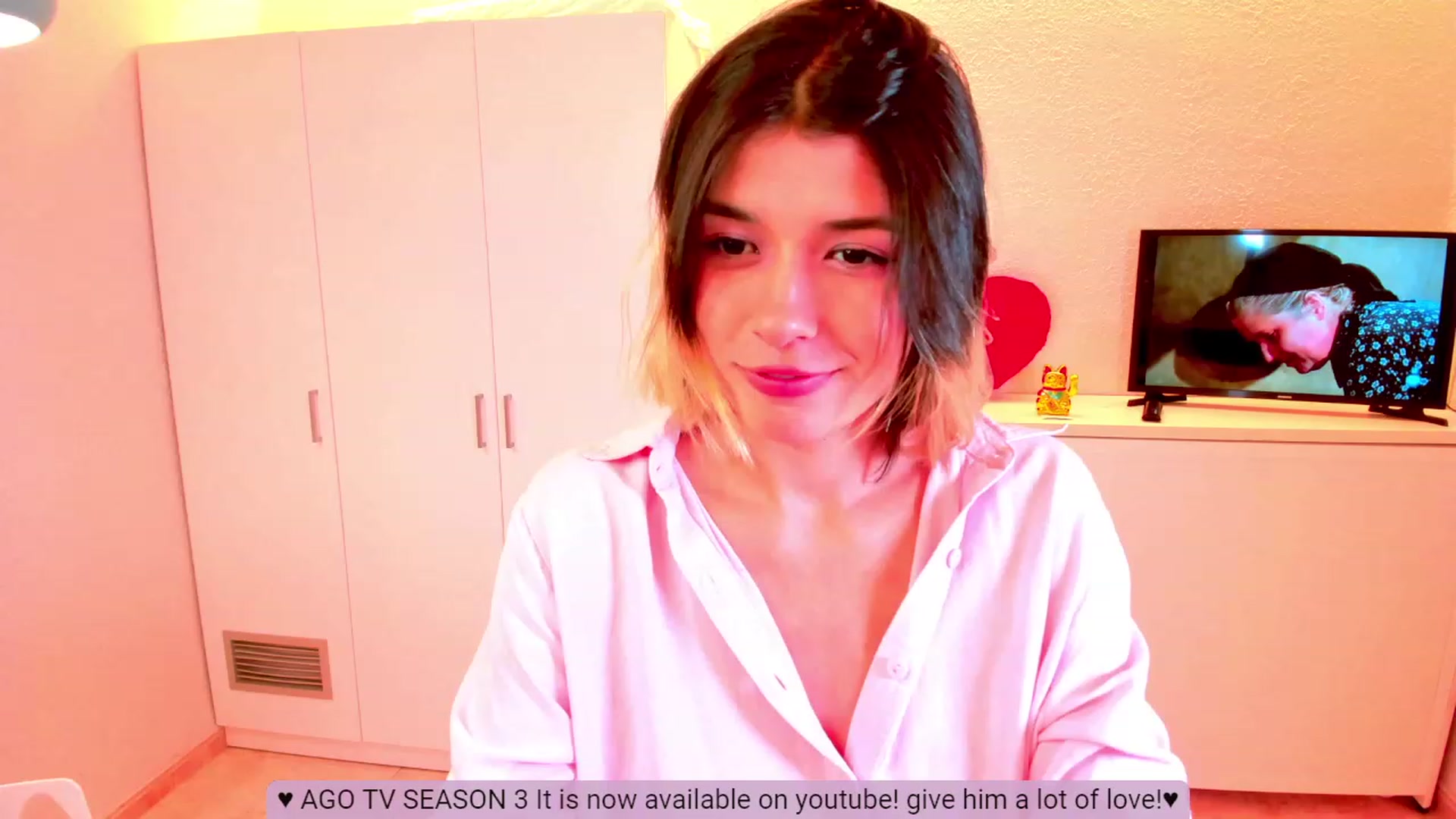 Gallery image thumbnail from Agostinha_Red's myfreecams stream on, 08/17/2023, 23:29 image 4 of 20