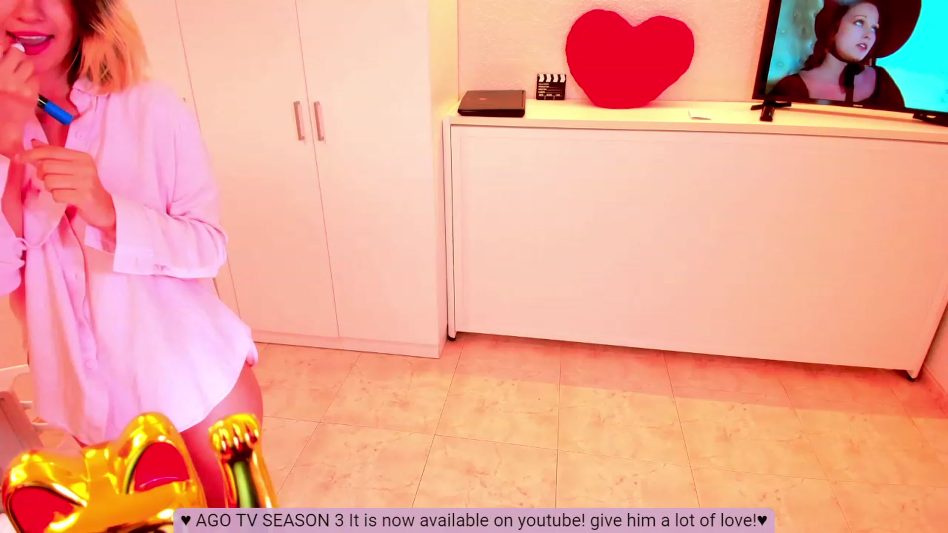 Gallery image thumbnail from Agostinha_Red's myfreecams stream on, 08/17/2023, 23:29 image 18 of 20