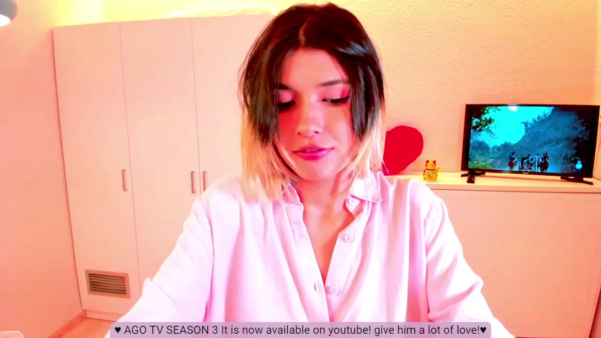Gallery image thumbnail from Agostinha_Red's myfreecams stream on, 08/17/2023, 23:29 image 16 of 20