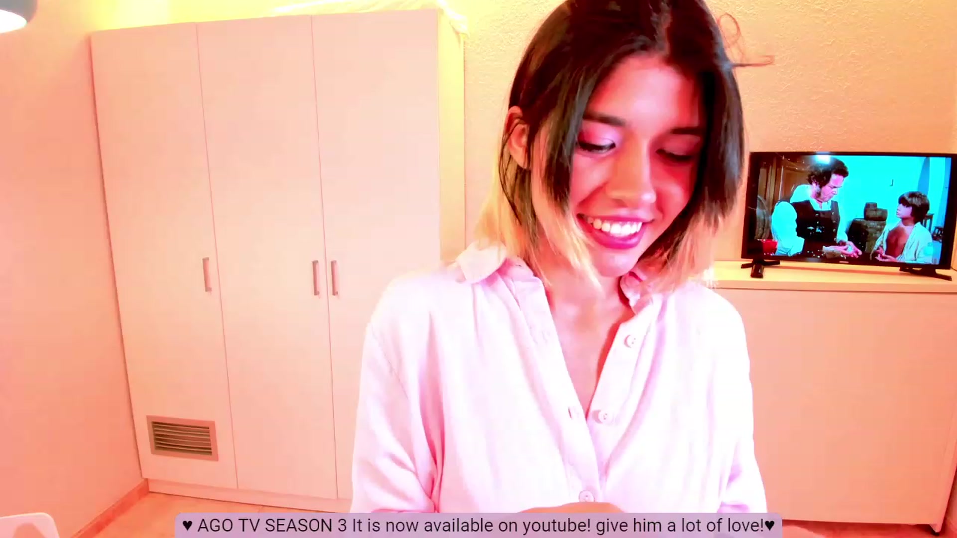 Gallery image thumbnail from Agostinha_Red's myfreecams stream on, 08/17/2023, 23:29 image 5 of 20