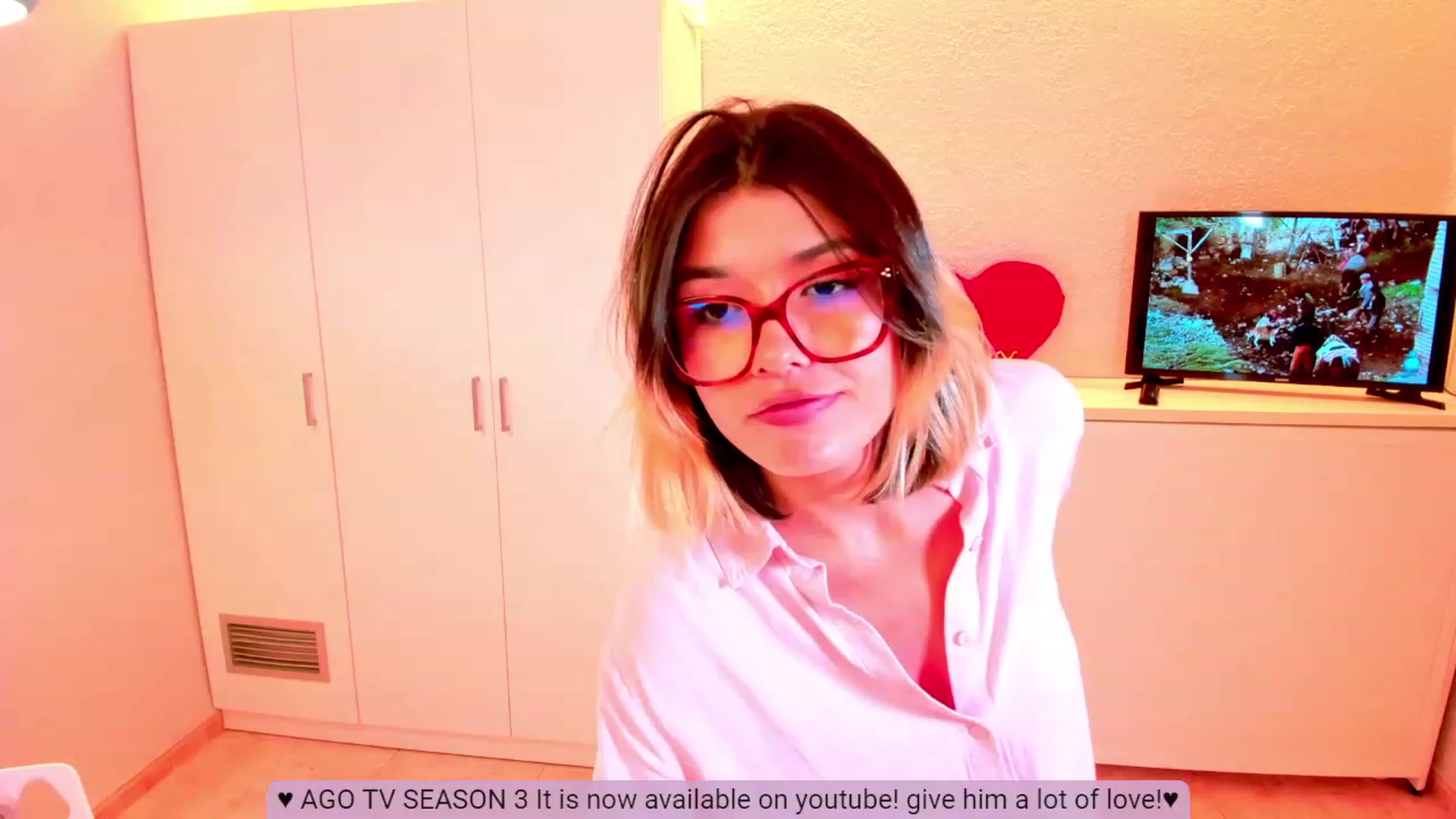 Gallery image thumbnail from Agostinha_Red's myfreecams stream on, 08/18/2023, 24:46 image 11 of 20