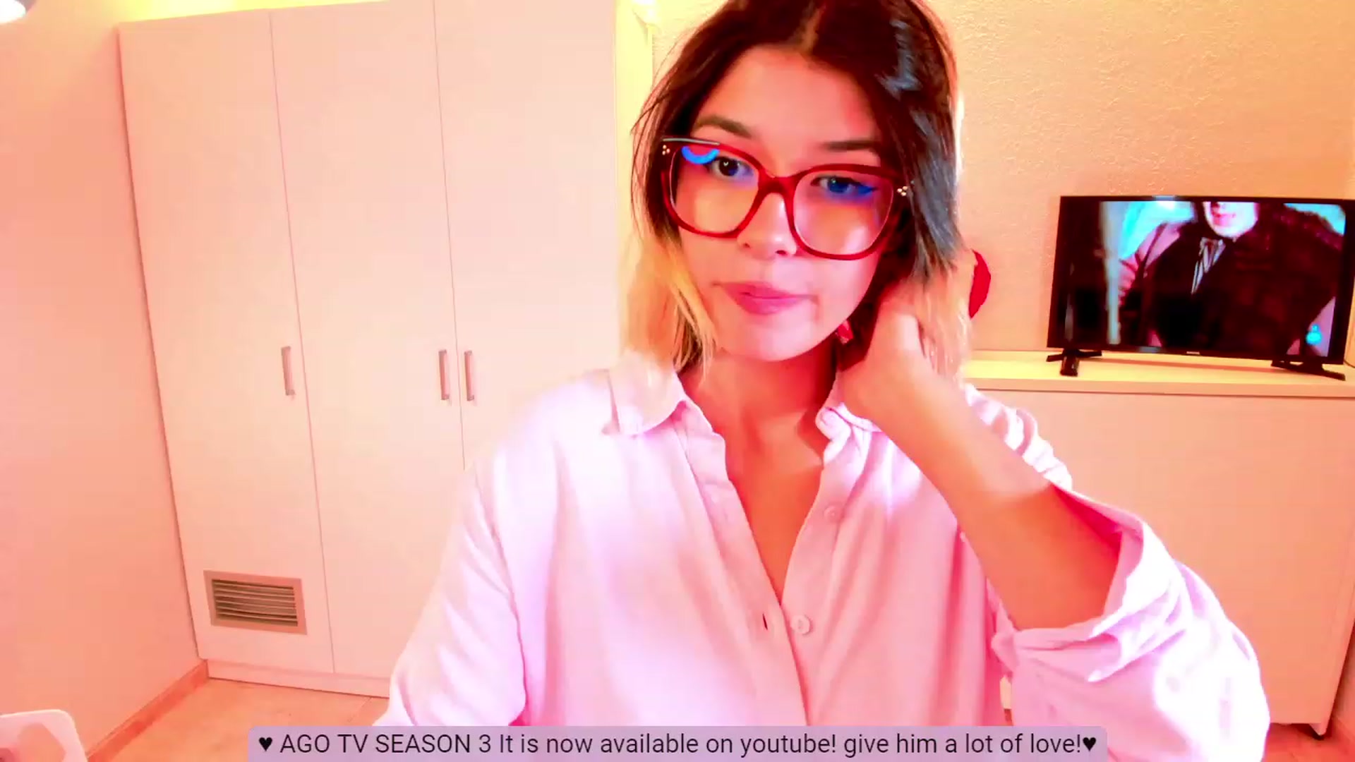 Gallery image thumbnail from Agostinha_Red's myfreecams stream on, 08/18/2023, 24:46 image 10 of 20