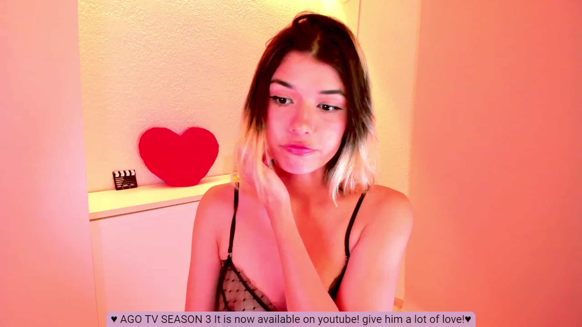 Gallery image thumbnail from Agostinha_Red's myfreecams stream on, 08/21/2023, 24:03 image 3 of 20