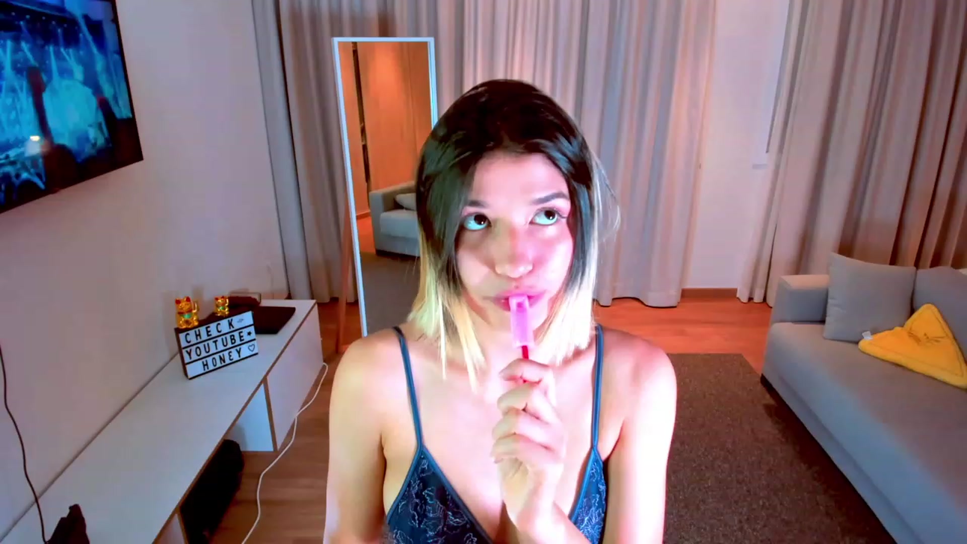 Gallery image thumbnail from Agostinha_Red's myfreecams stream on, 09/12/2023, 23:19 image 11 of 20