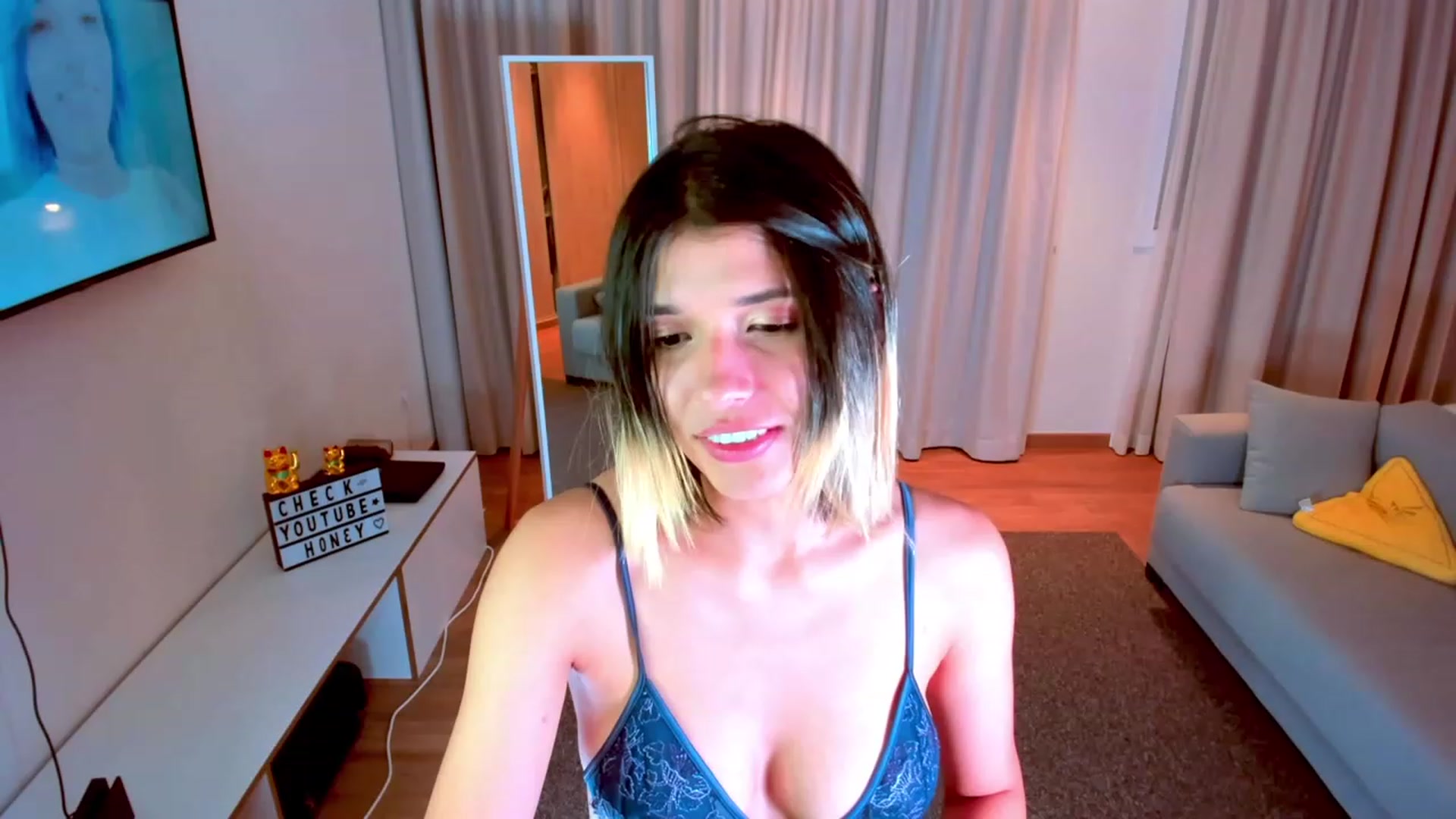 Gallery image thumbnail from Agostinha_Red's myfreecams stream on, 09/12/2023, 23:19 image 19 of 20