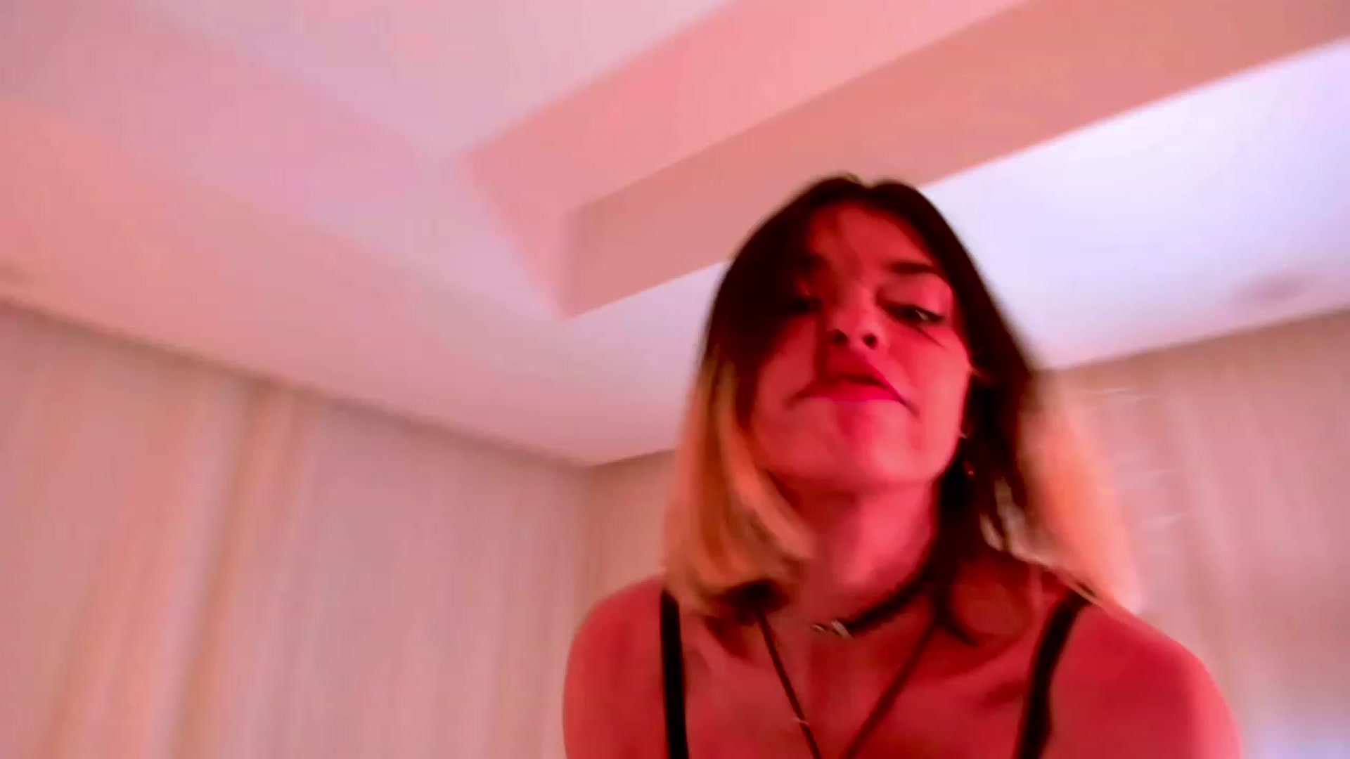 Gallery image thumbnail from Agostinha_Red's myfreecams stream on, 10/02/2023, 01:19 image 2 of 20