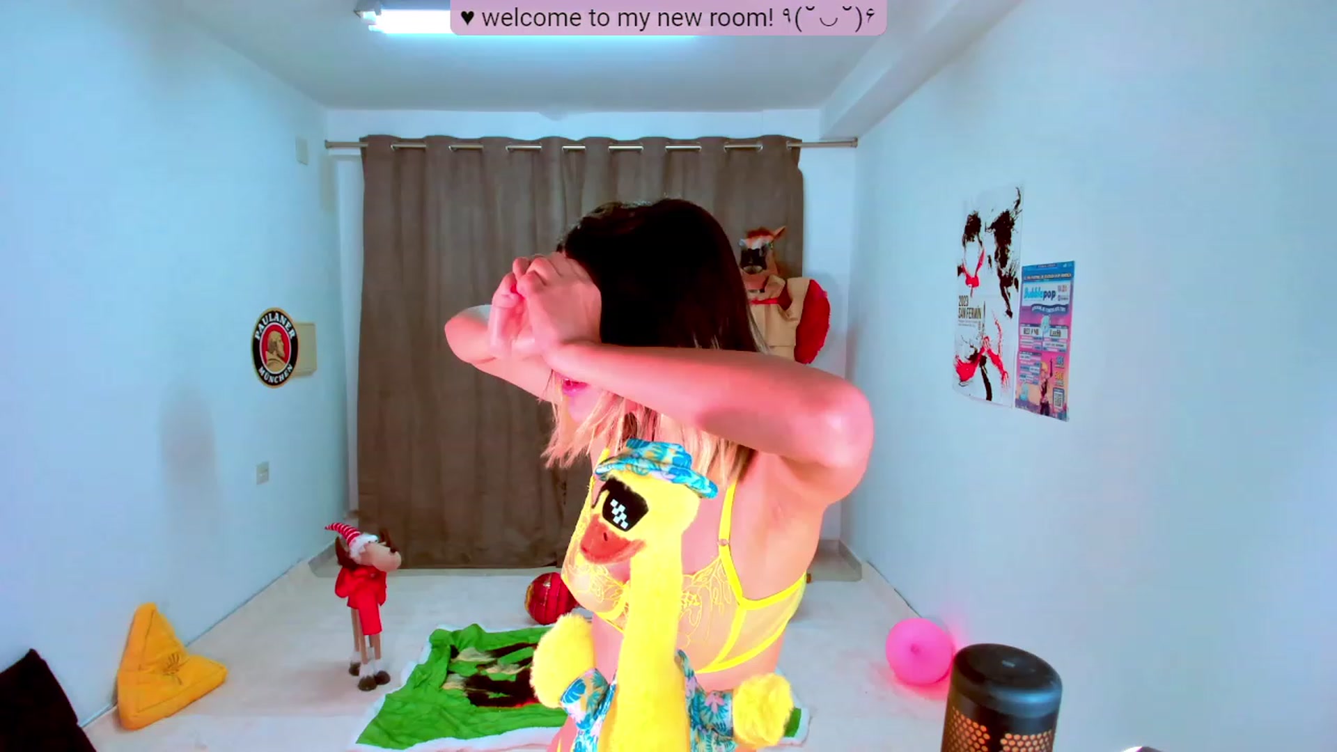 Gallery image thumbnail from Agostinha_Red's myfreecams stream on, 11/05/2023, 19:29 image 14 of 20