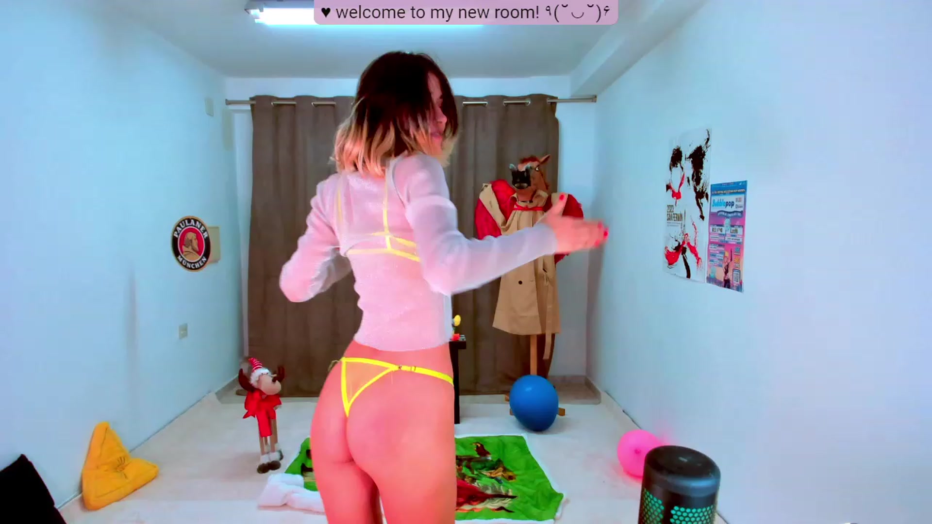 Gallery image thumbnail from Agostinha_Red's myfreecams stream on, 11/05/2023, 19:29 image 1 of 20