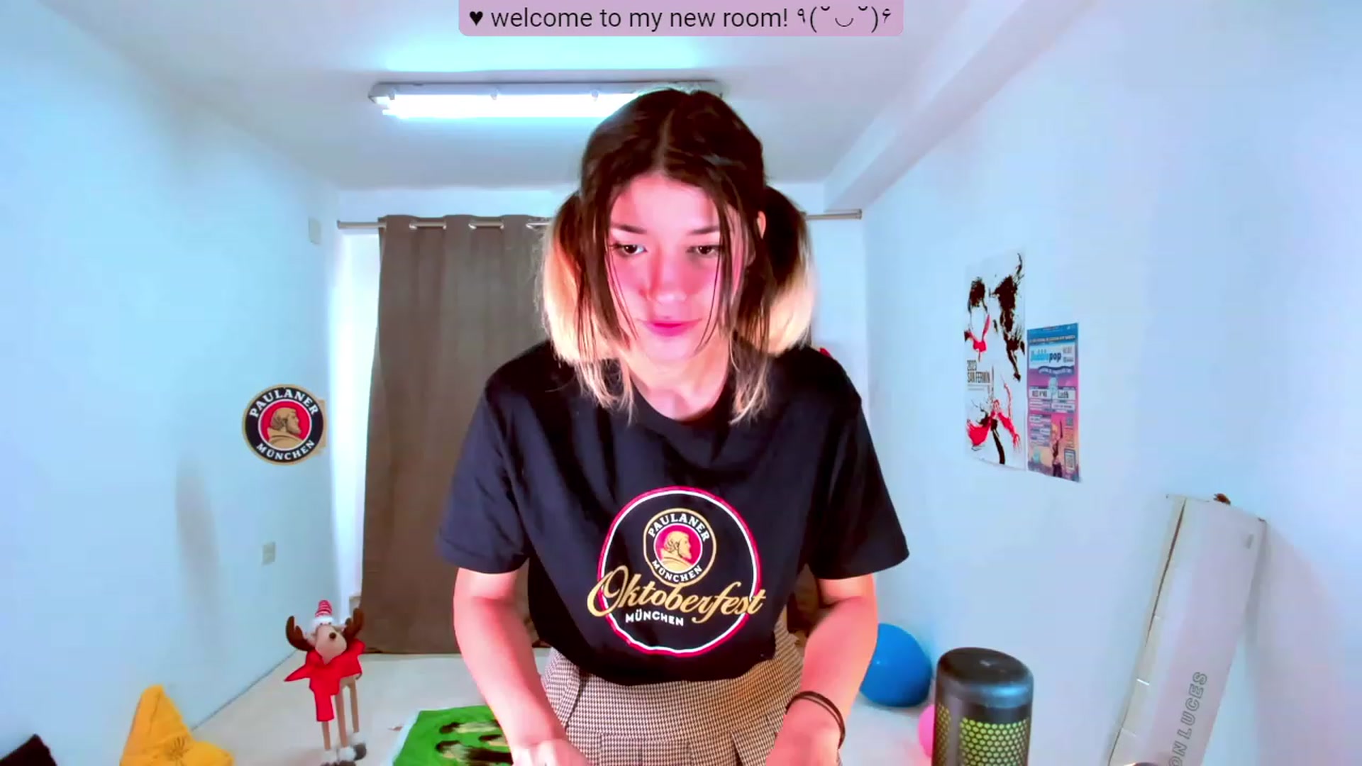Gallery image thumbnail from Agostinha_Red's myfreecams stream on, 11/06/2023, 11:06 image 2 of 20