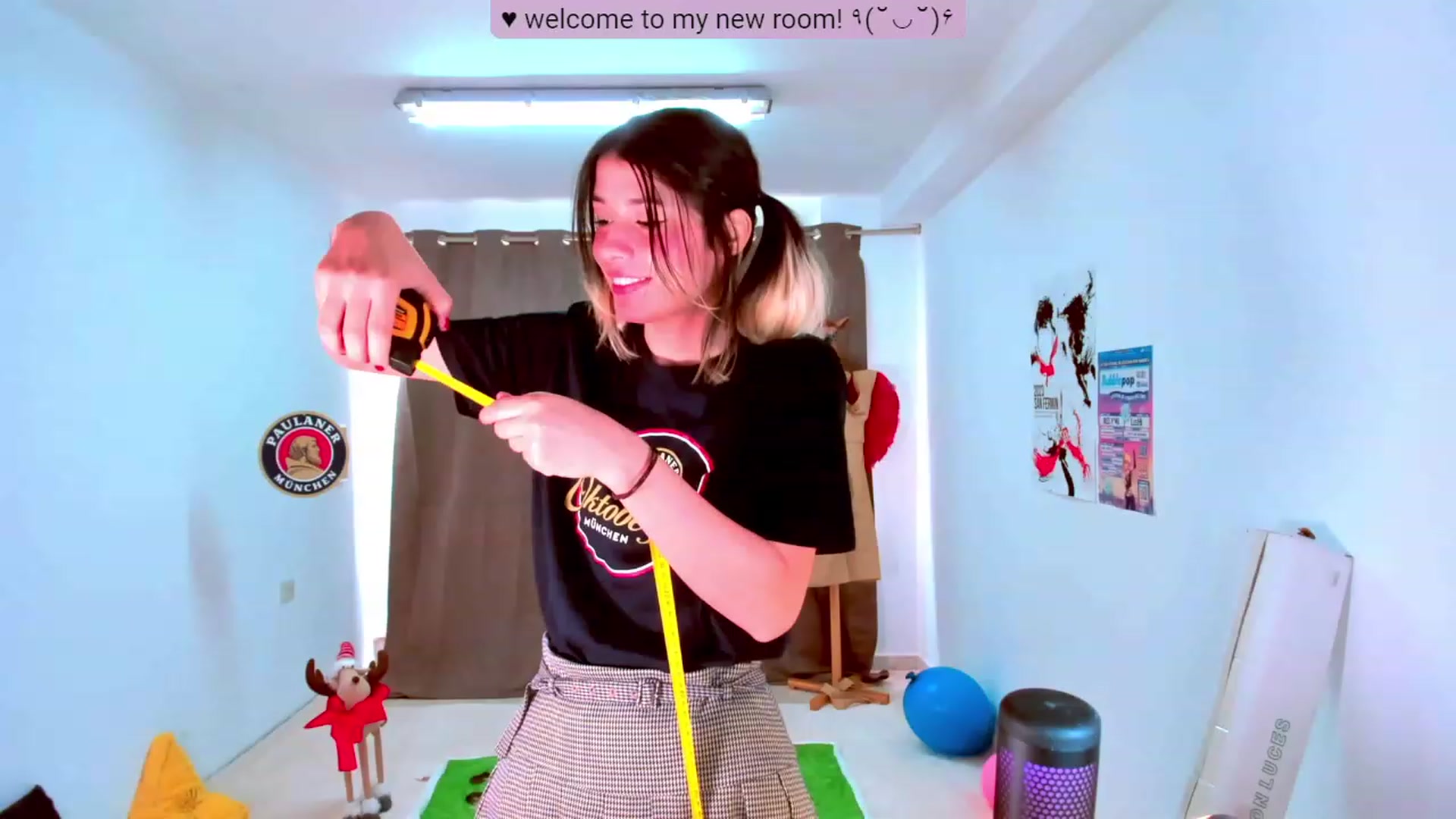 Gallery image thumbnail from Agostinha_Red's myfreecams stream on, 11/06/2023, 11:06 image 1 of 20