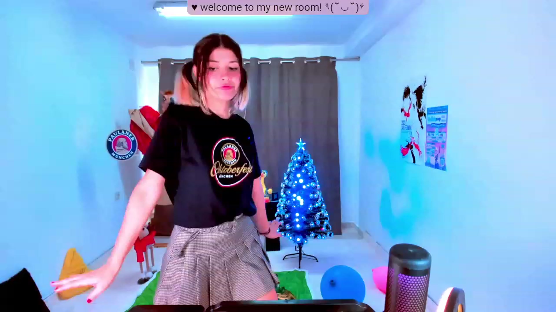 Gallery image thumbnail from Agostinha_Red's myfreecams stream on, 11/06/2023, 11:06 image 19 of 20