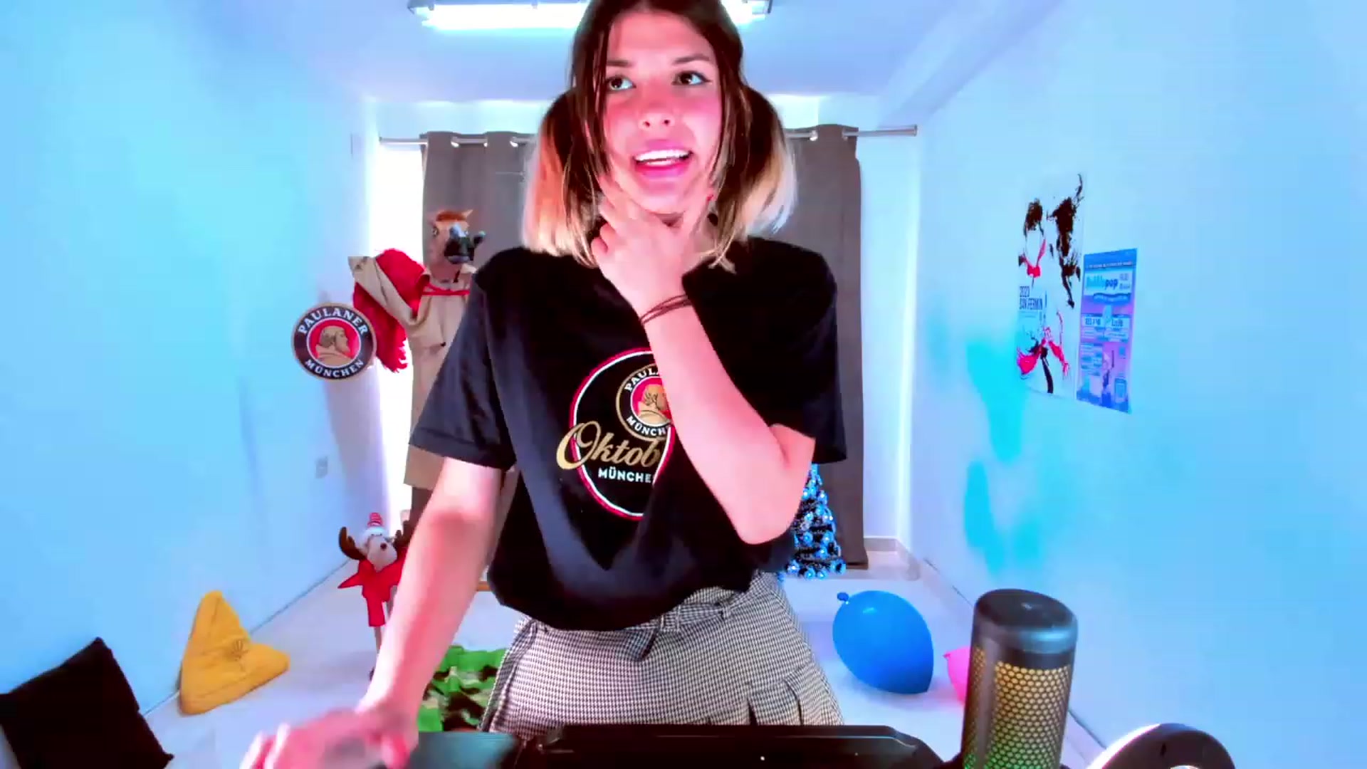 Gallery image thumbnail from Agostinha_Red's myfreecams stream on, 11/06/2023, 12:33 image 3 of 20