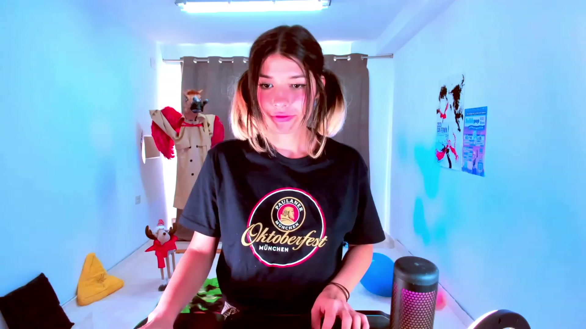 Gallery image thumbnail from Agostinha_Red's myfreecams stream on, 11/06/2023, 12:33 image 9 of 20