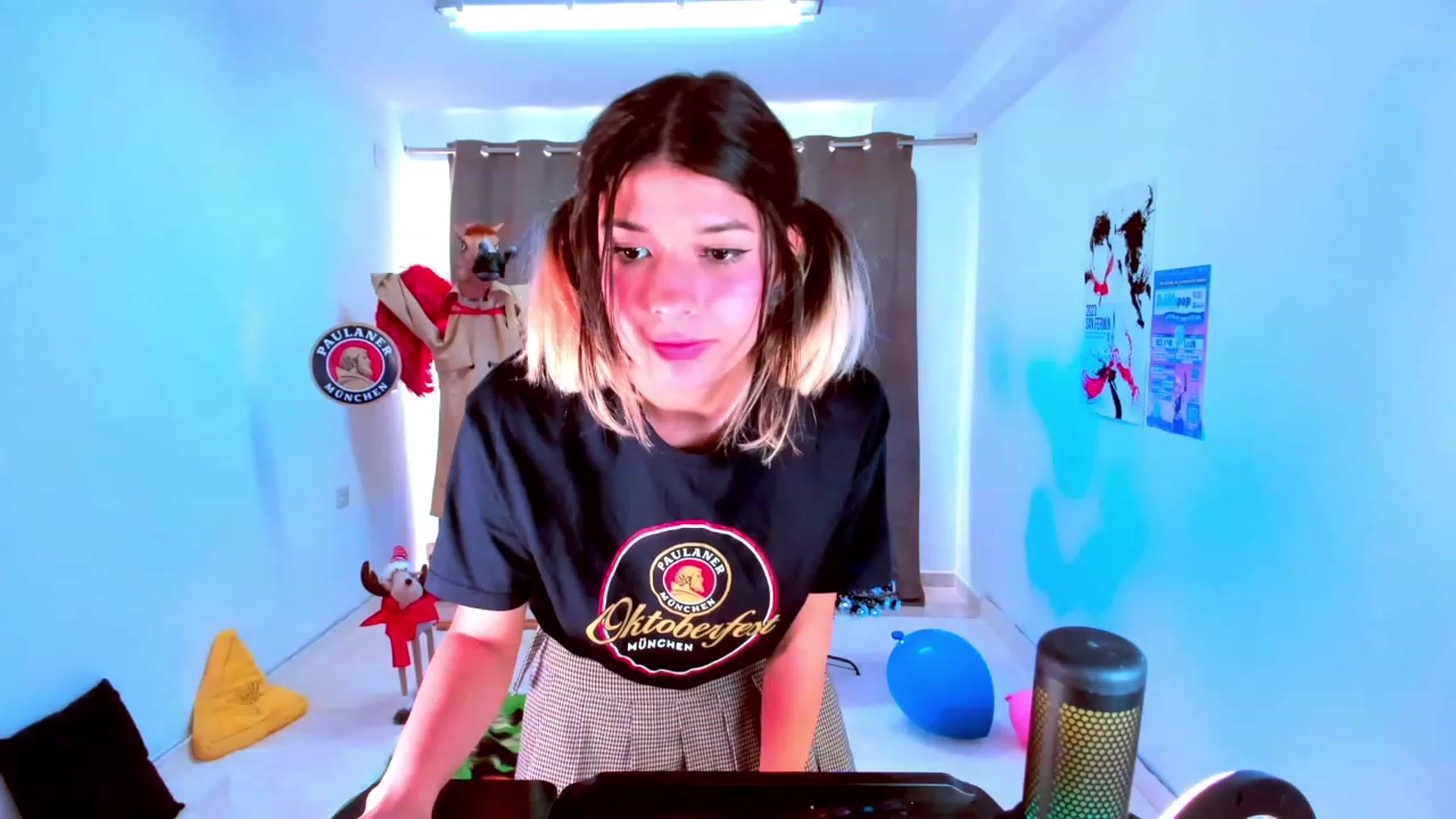 Gallery image thumbnail from Agostinha_Red's myfreecams stream on, 11/06/2023, 12:33 image 2 of 20