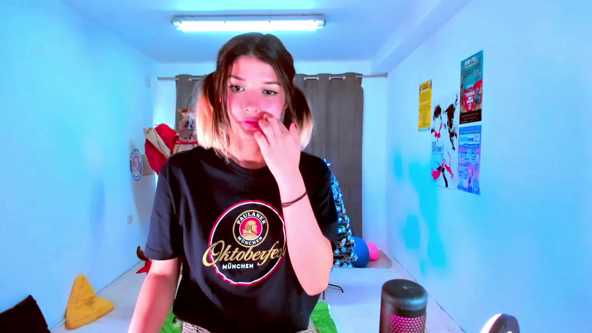 Gallery image thumbnail from Agostinha_Red's myfreecams stream on, 11/06/2023, 14:00 image 5 of 20