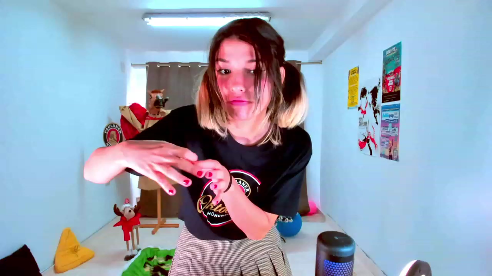 Gallery image thumbnail from Agostinha_Red's myfreecams stream on, 11/06/2023, 14:00 image 9 of 20