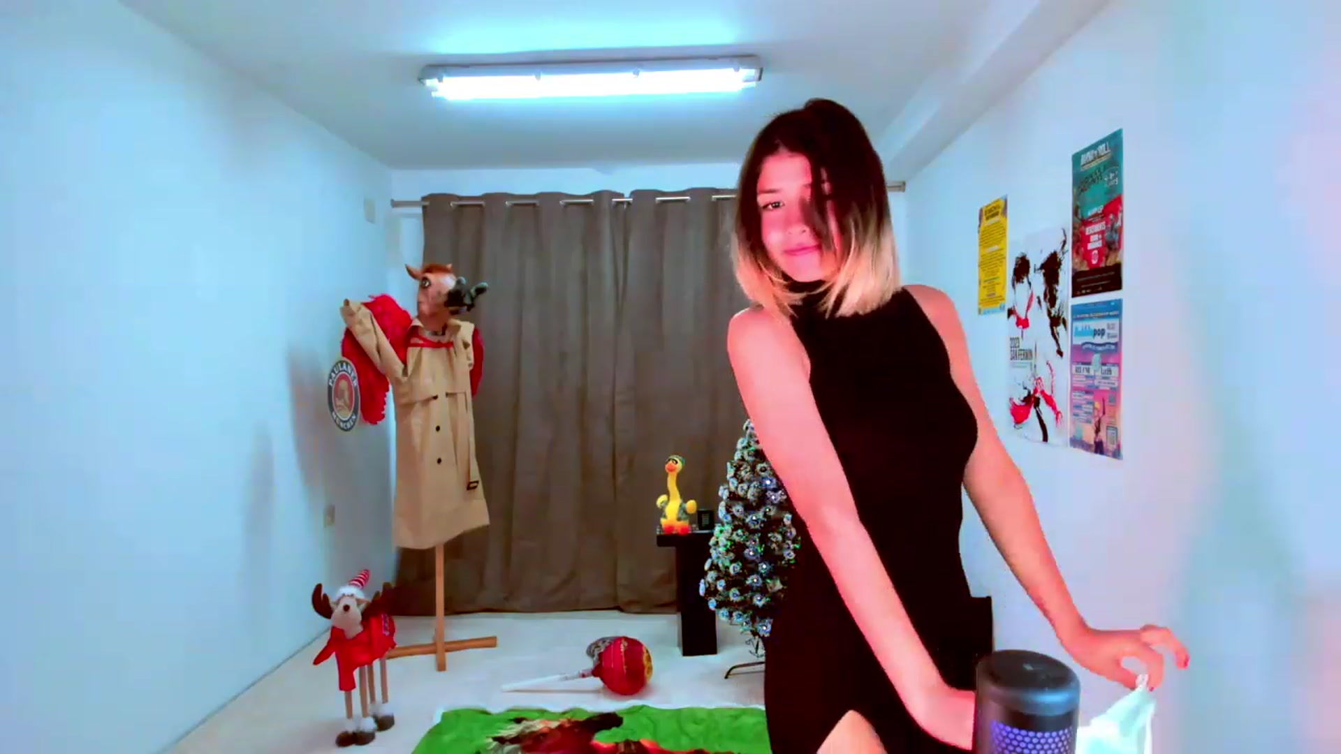 Gallery image thumbnail from Agostinha_Red's myfreecams stream on, 11/07/2023, 10:24 image 18 of 20
