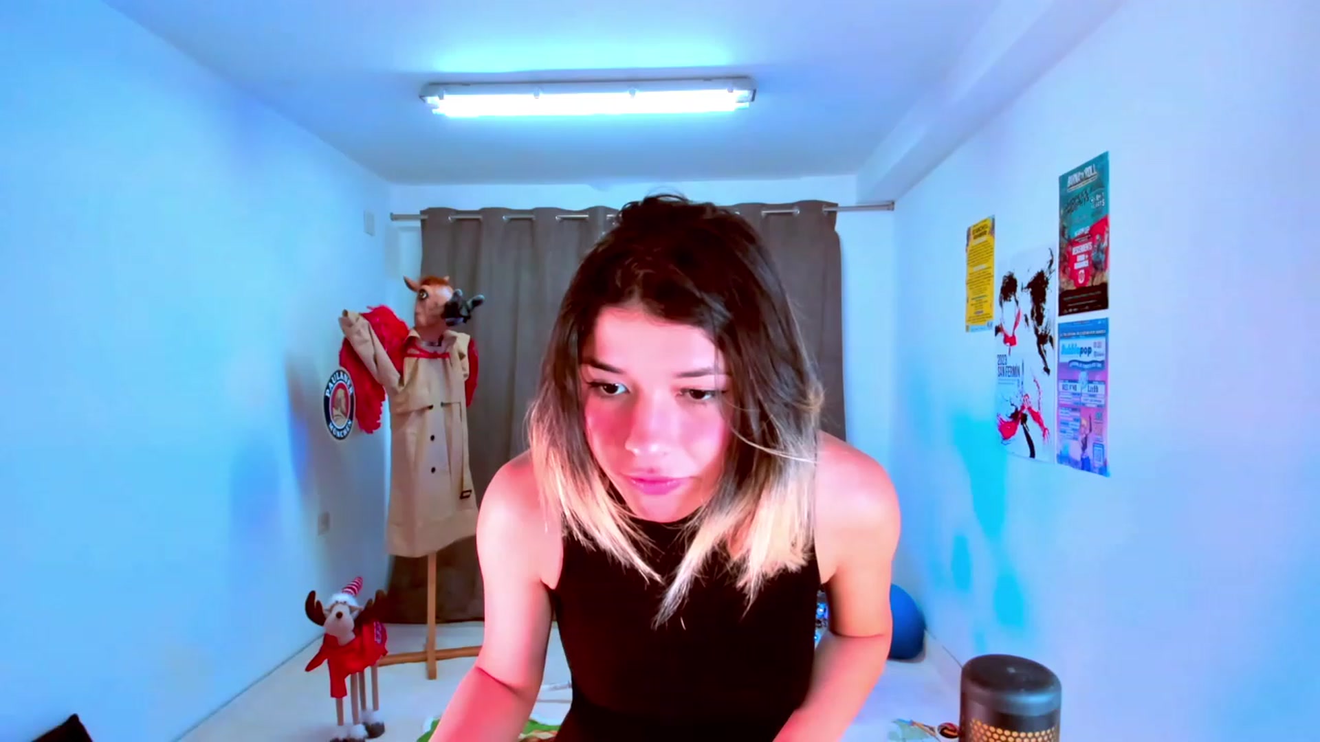Gallery image thumbnail from Agostinha_Red's myfreecams stream on, 11/07/2023, 10:24 image 5 of 20