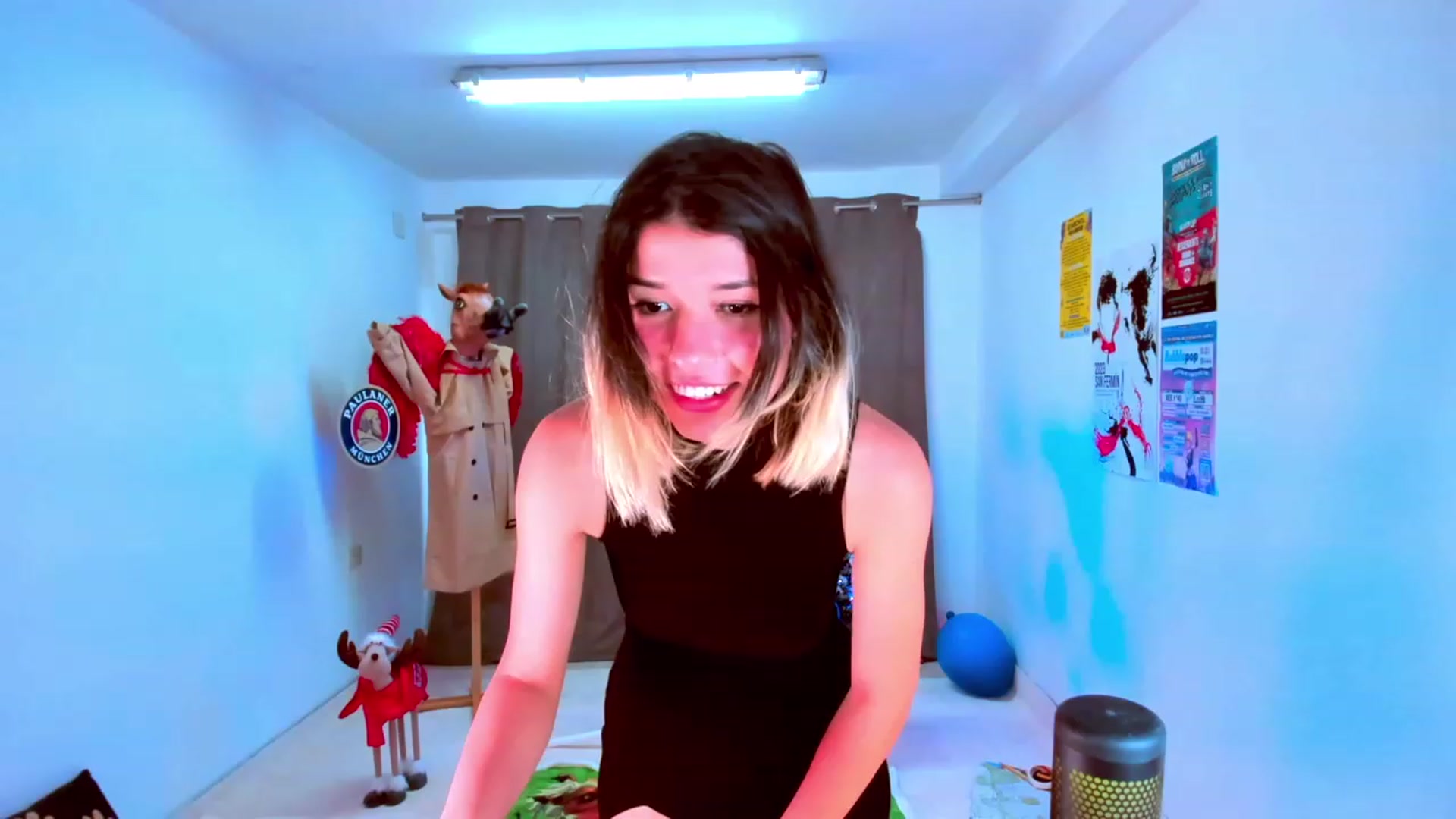 Gallery image thumbnail from Agostinha_Red's myfreecams stream on, 11/07/2023, 10:24 image 11 of 20